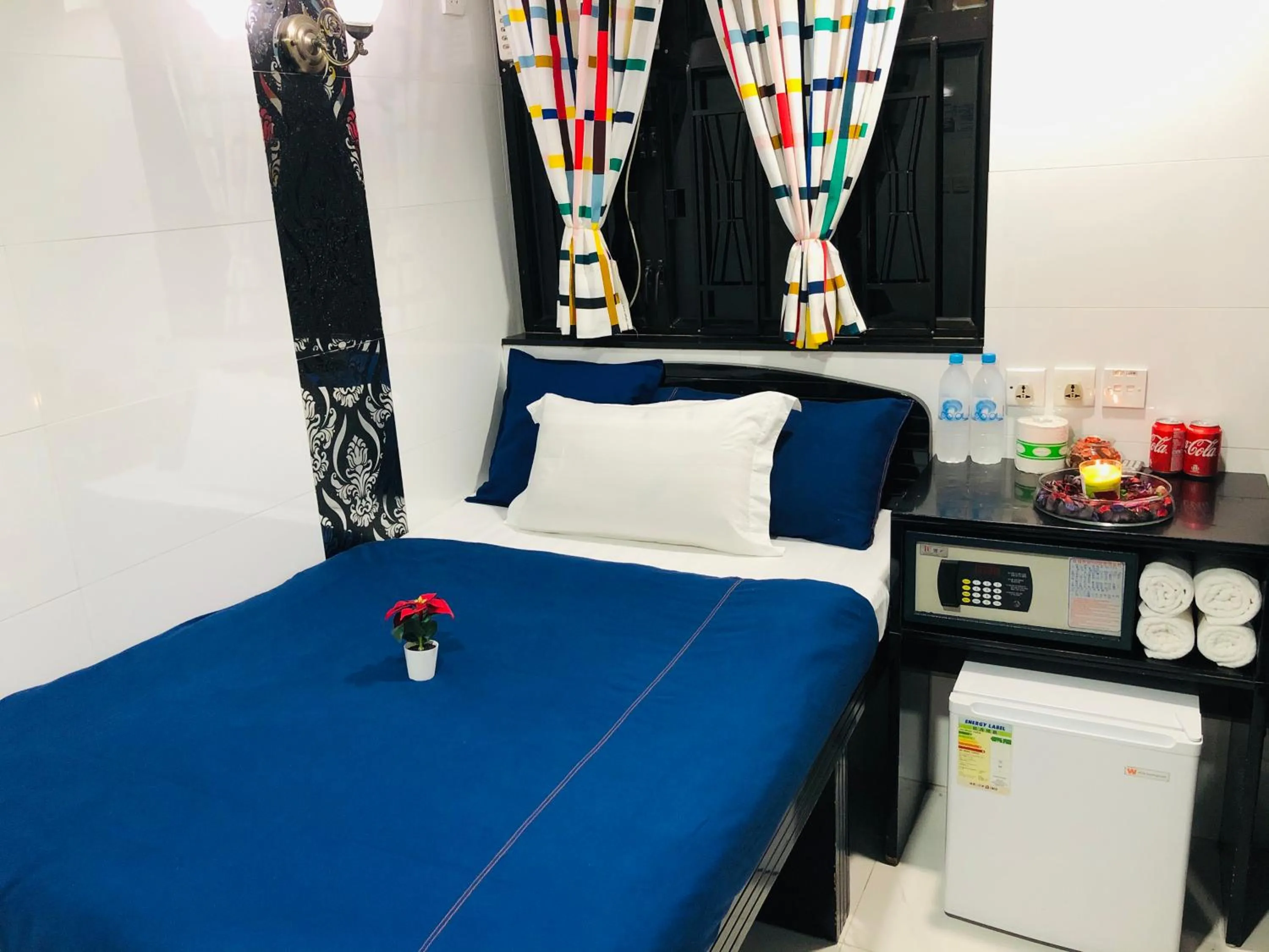 cot, Bed in Australia Lounge