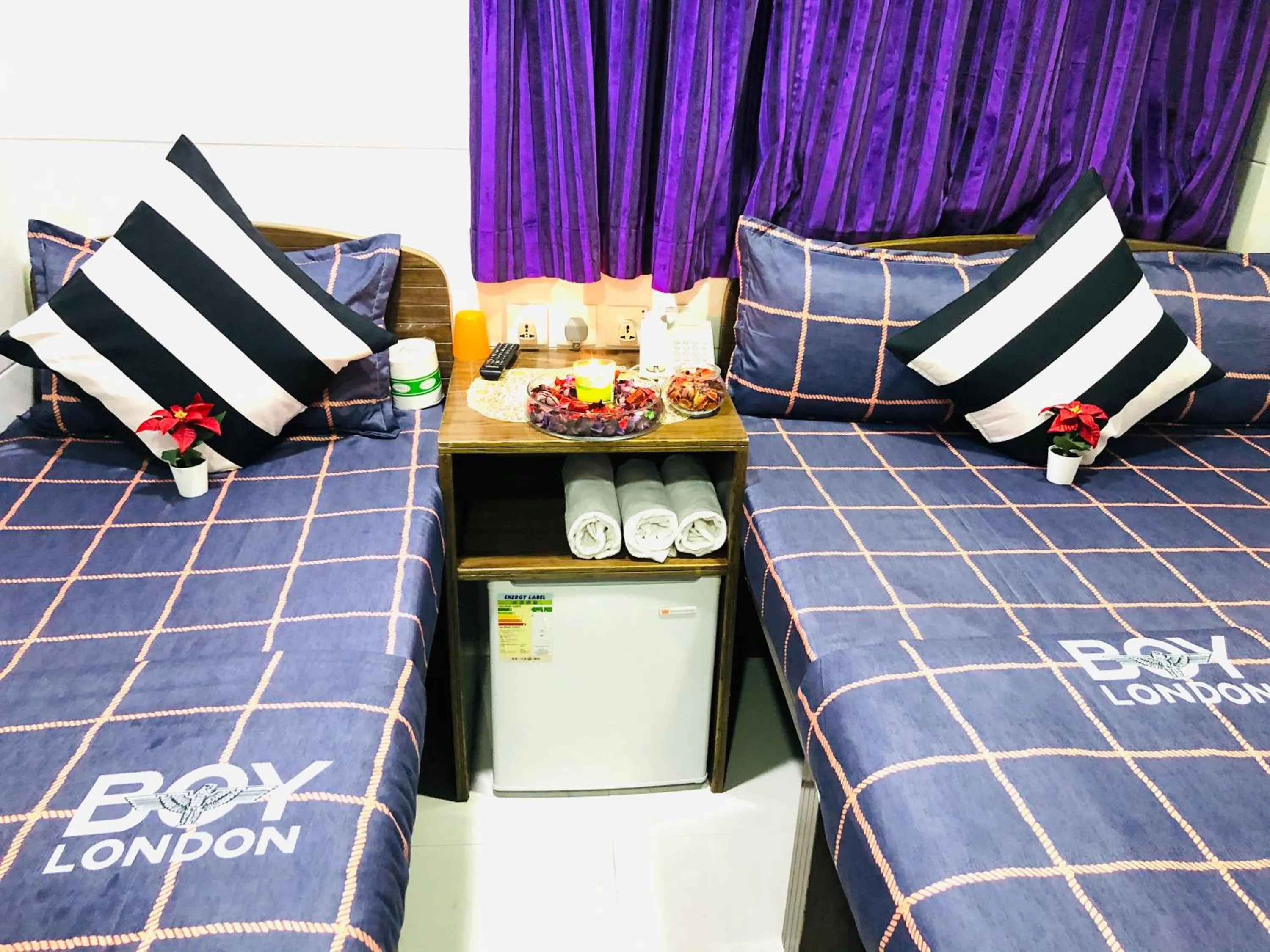 cot, Bed in Australia Lounge