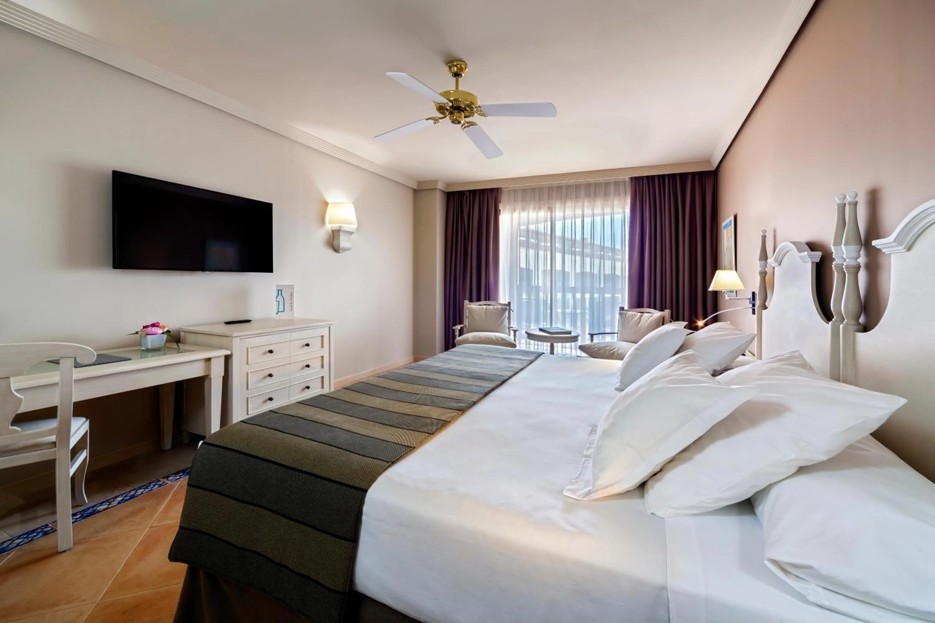 Balcony/Terrace, Bed in Barceló Marbella