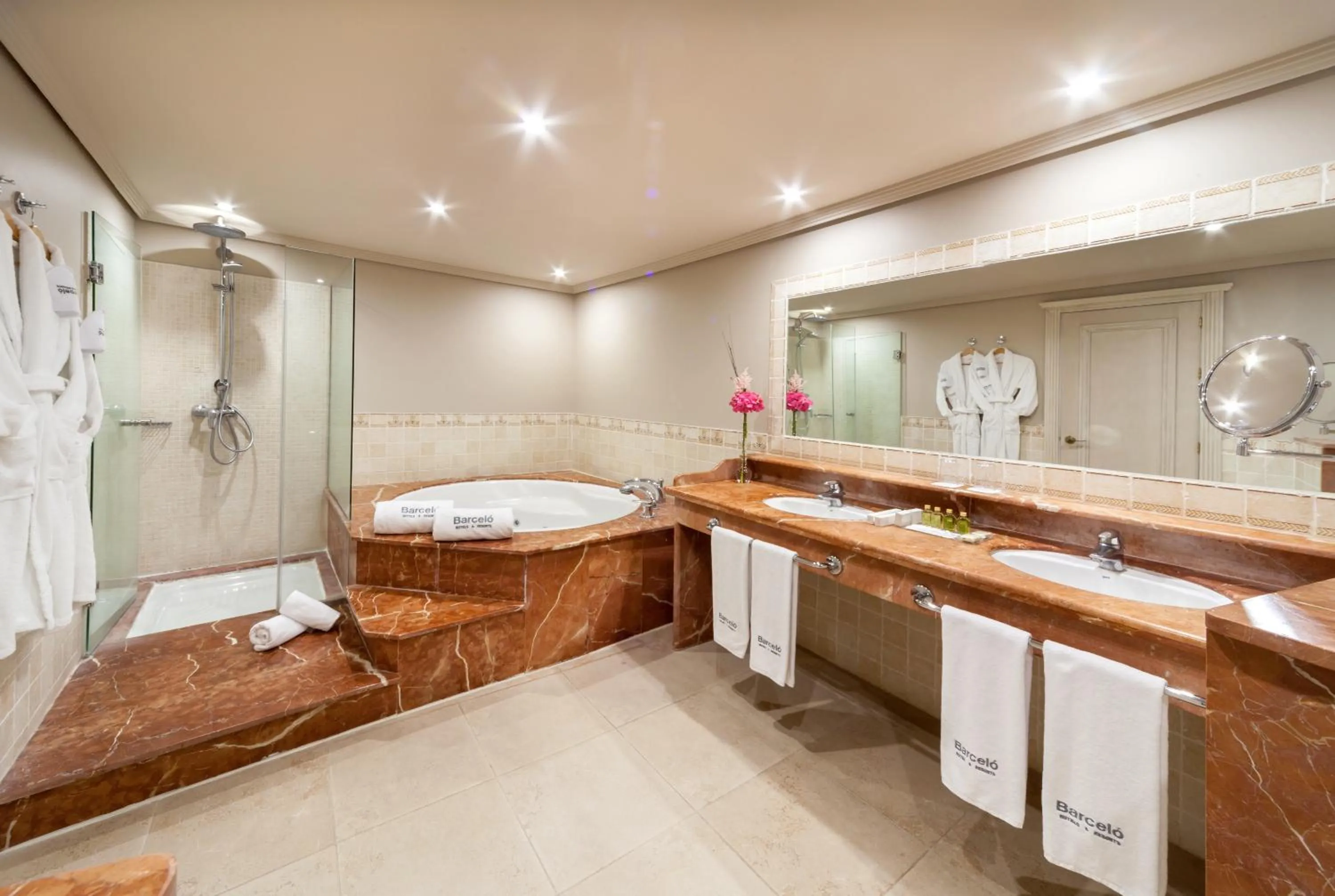 Shower in Barceló Marbella