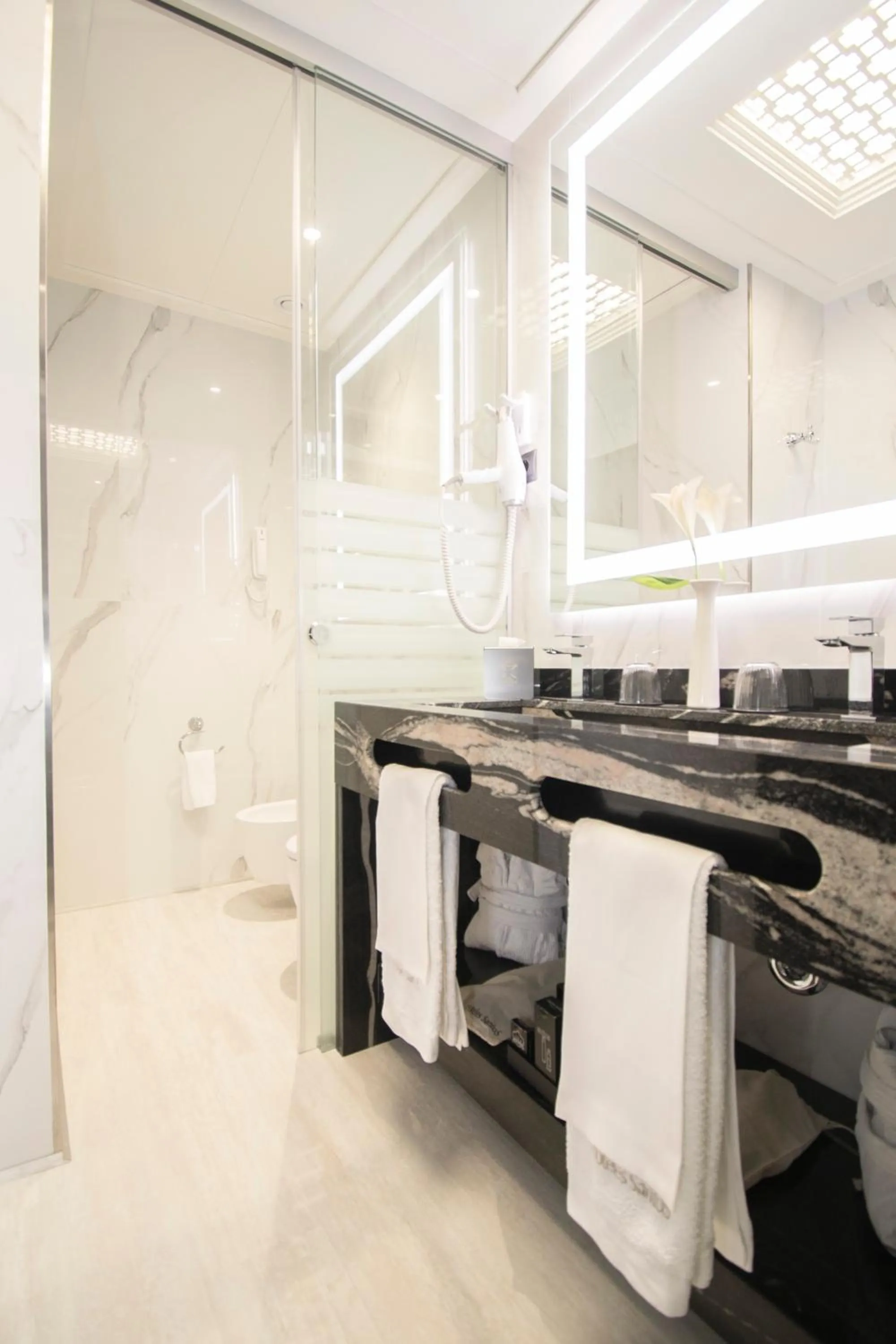 Shower in Las Arenas Balneario Resort