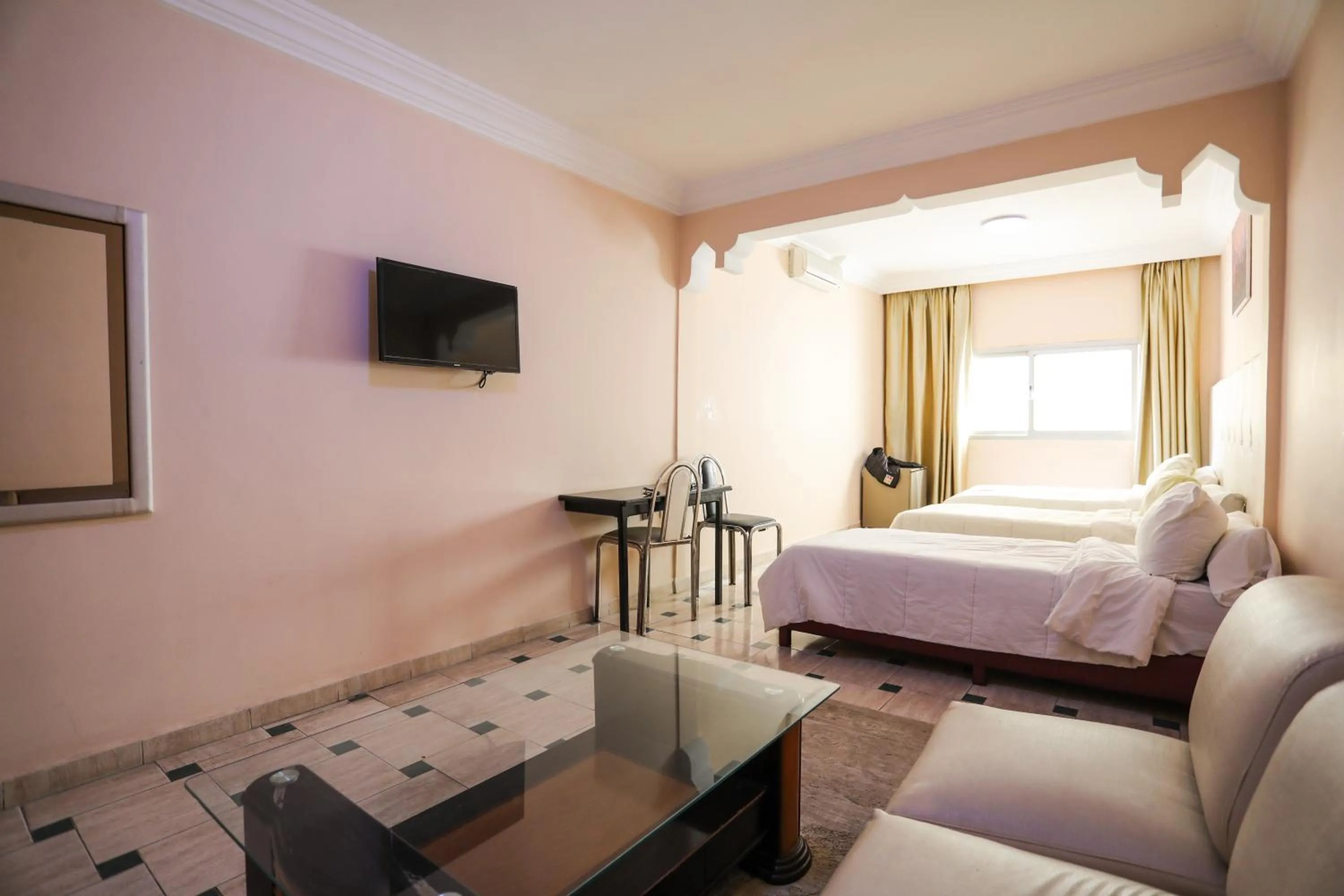 Communal lounge/ TV room in nagjir centre ville