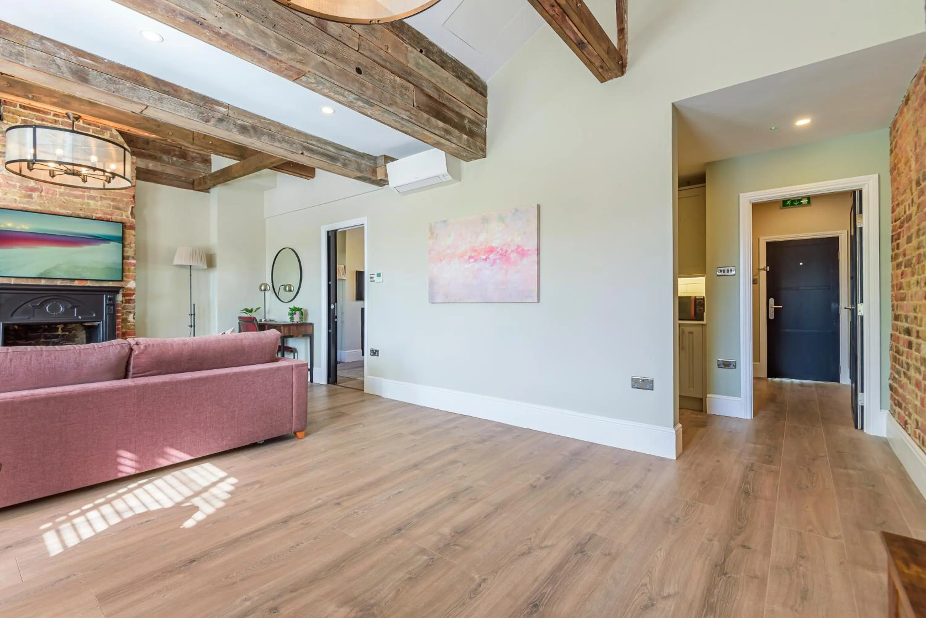 TV and multimedia in Oak & Poppy