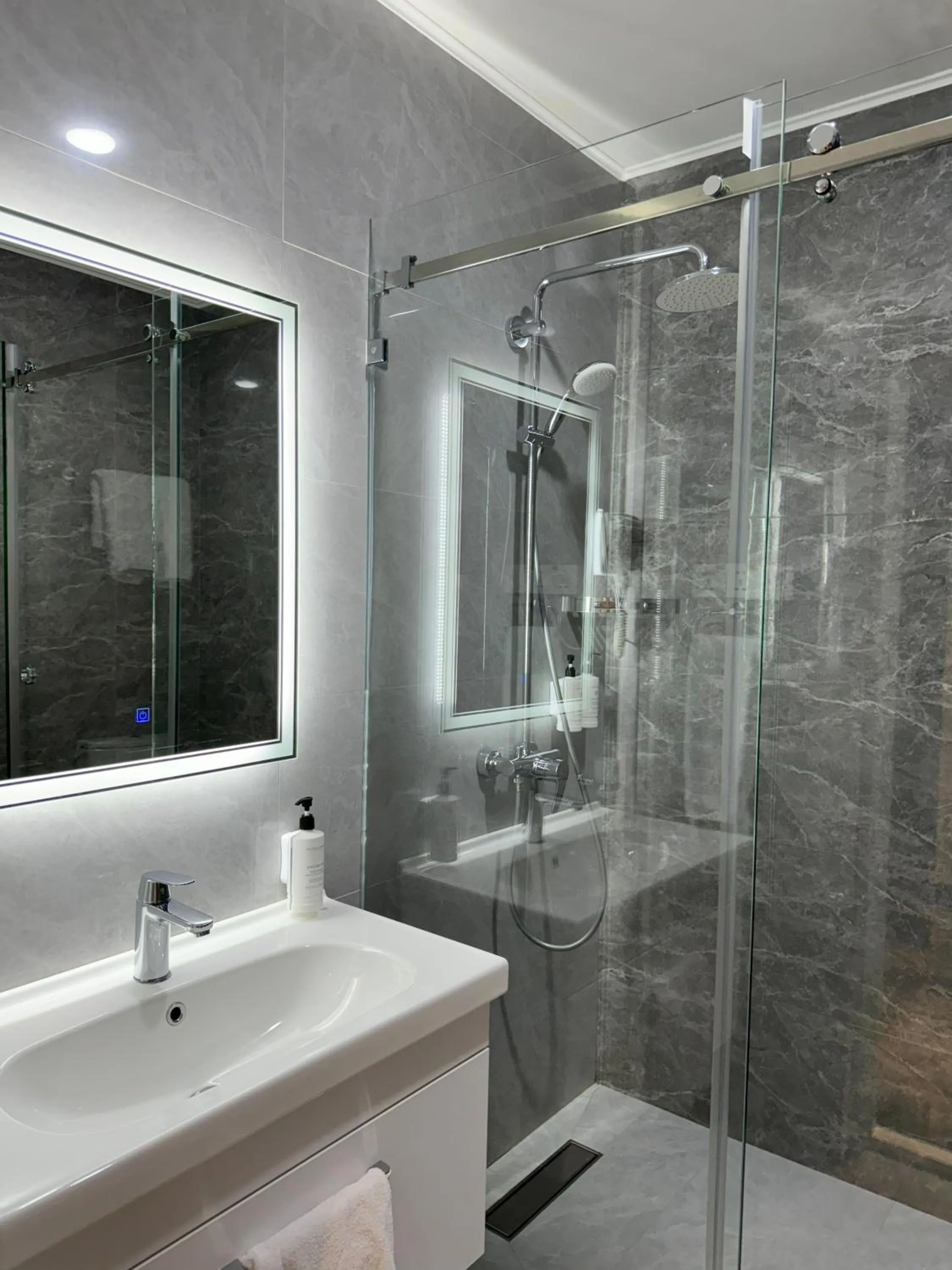 Shower in Garnet Hotel Tashkent