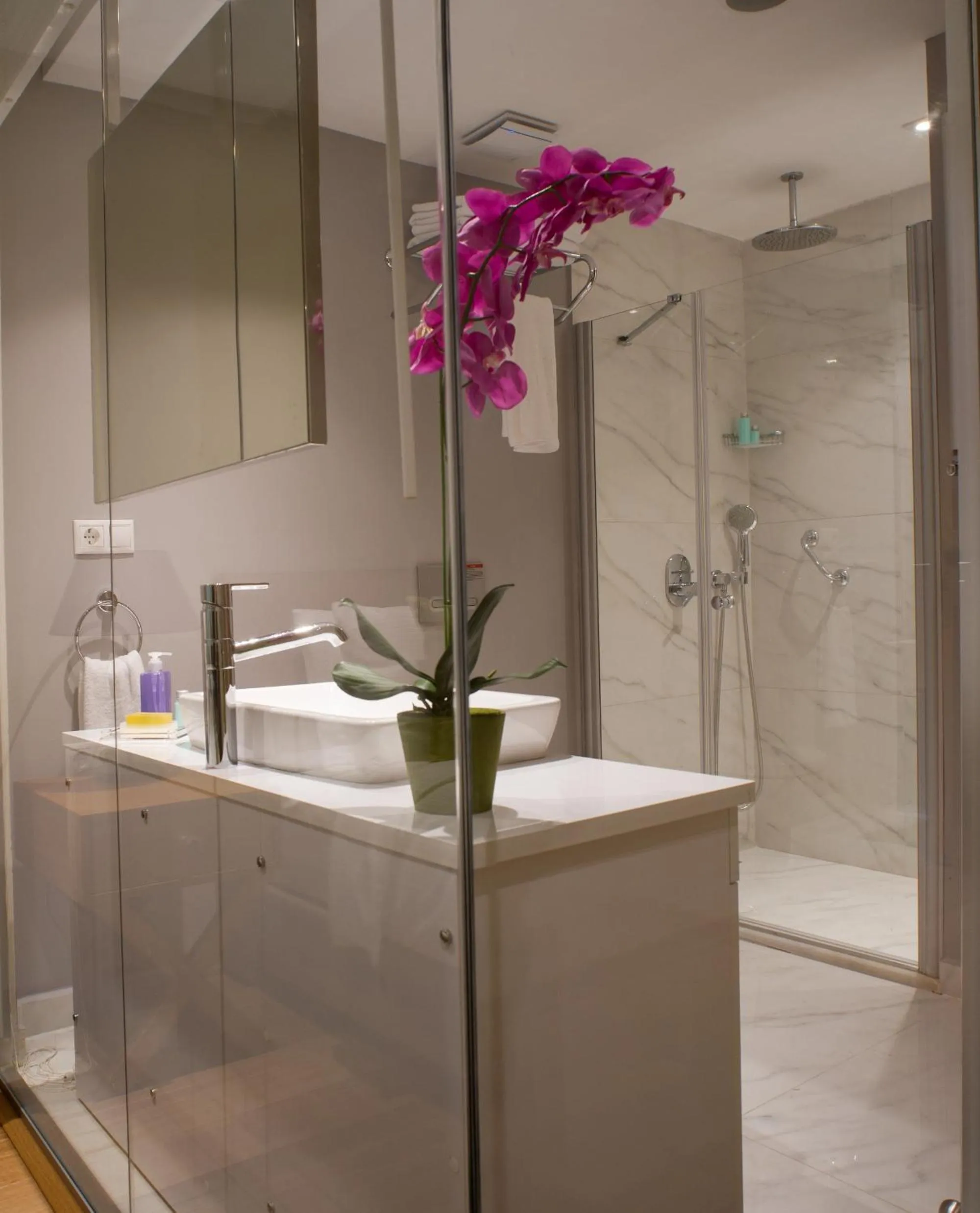 Shower in Wame Suite Hotel Nisantasi