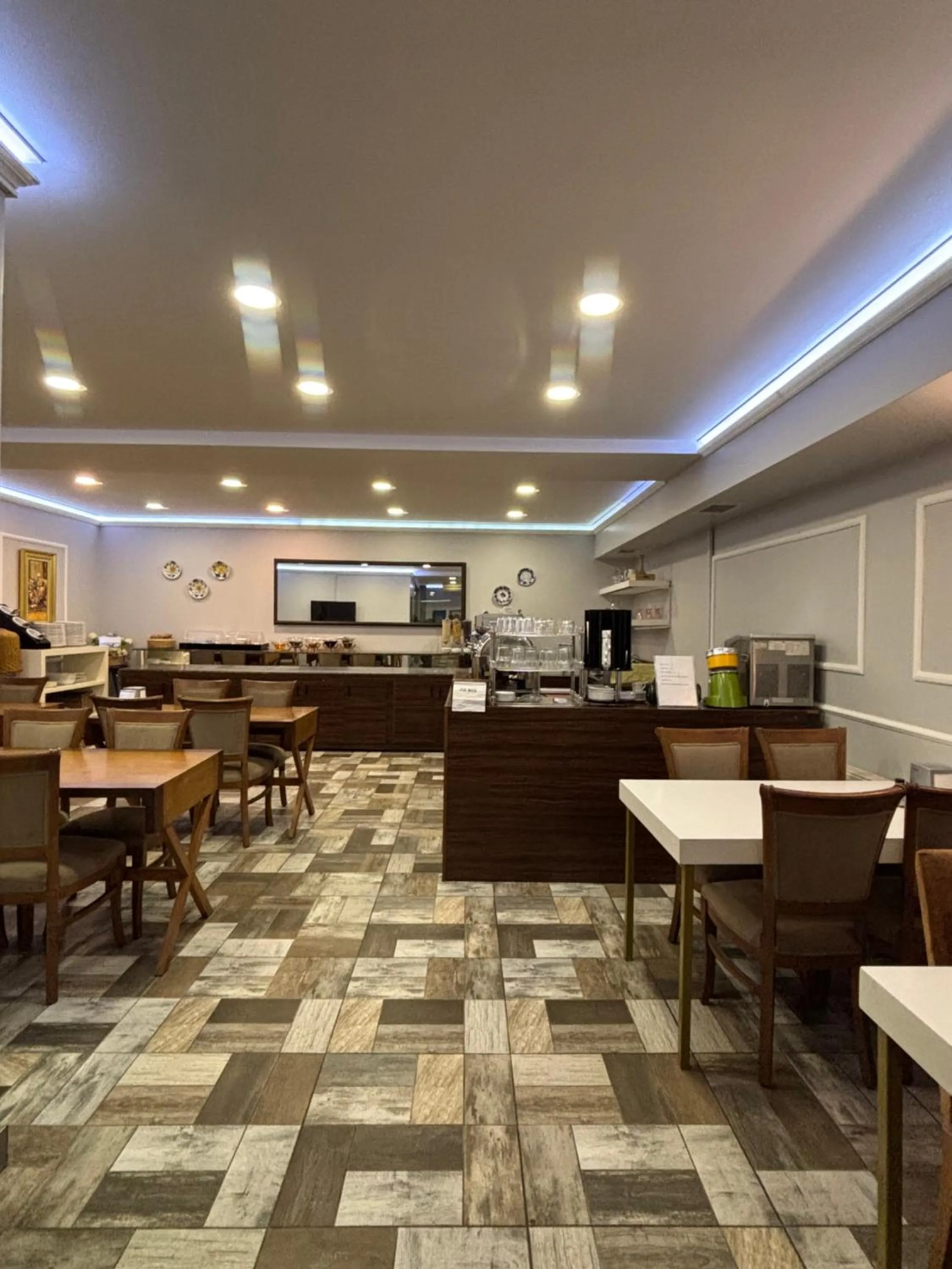 Restaurant/places to eat in Wame Suite Hotel Nisantasi