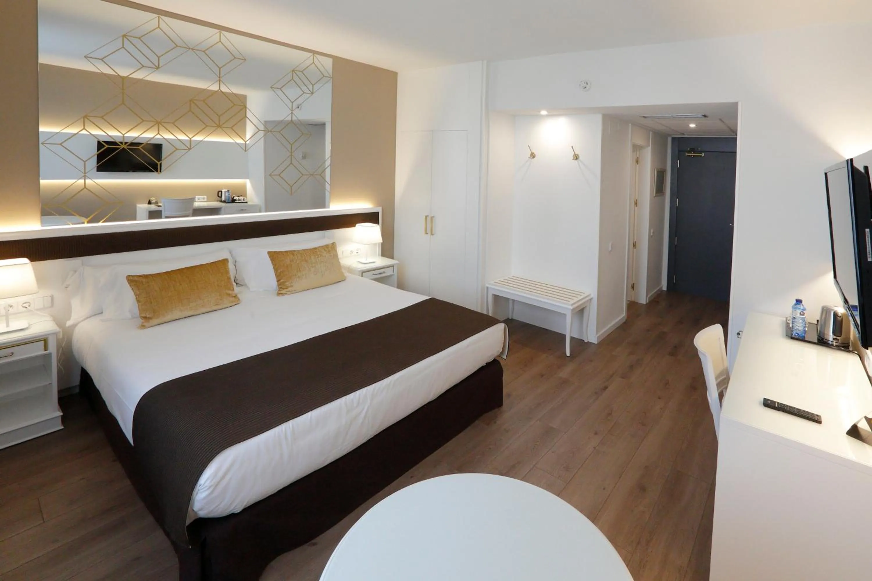 Photo of the whole room, Bed in Sercotel Alfonso XIII