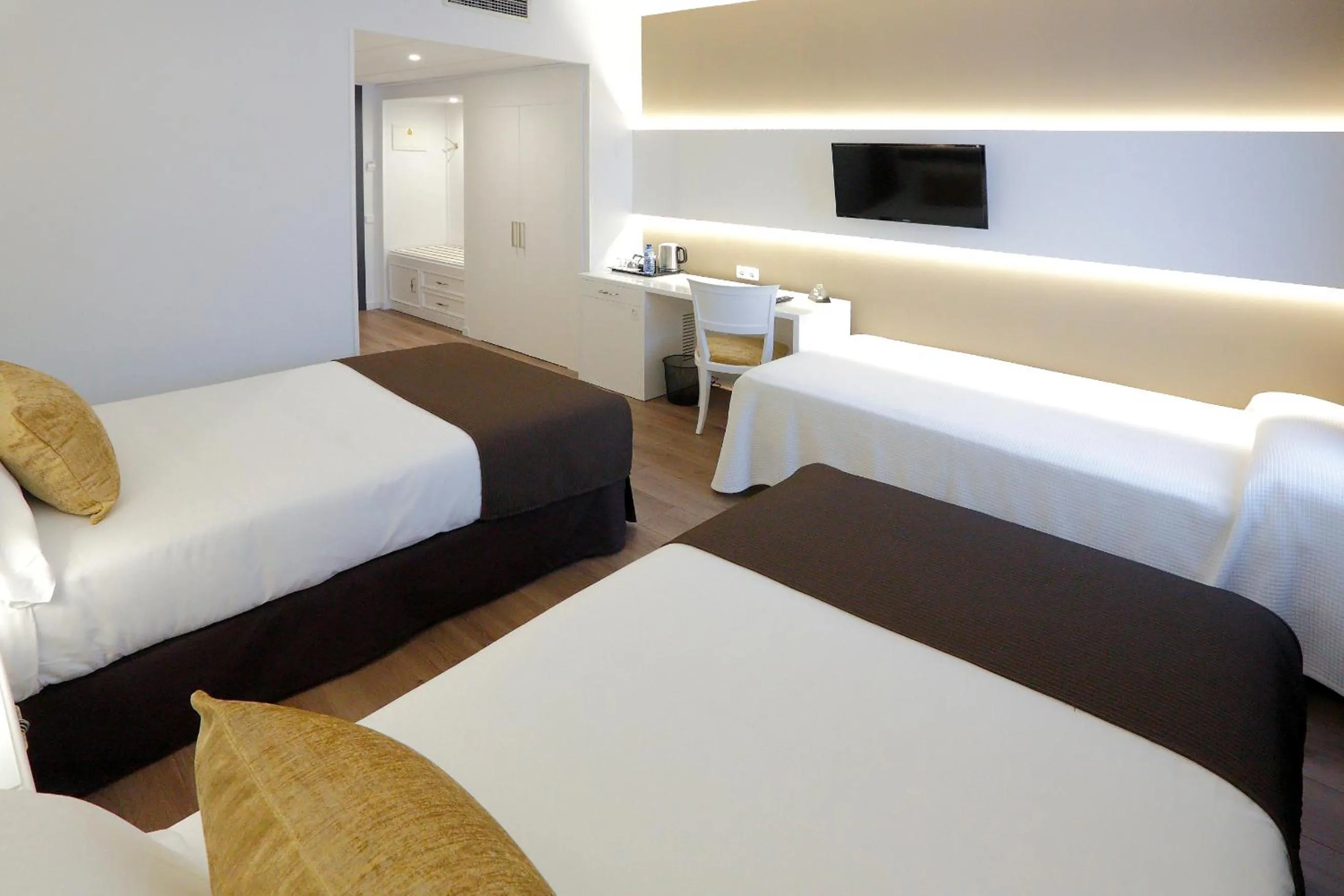 Photo of the whole room, Bed in Sercotel Alfonso XIII