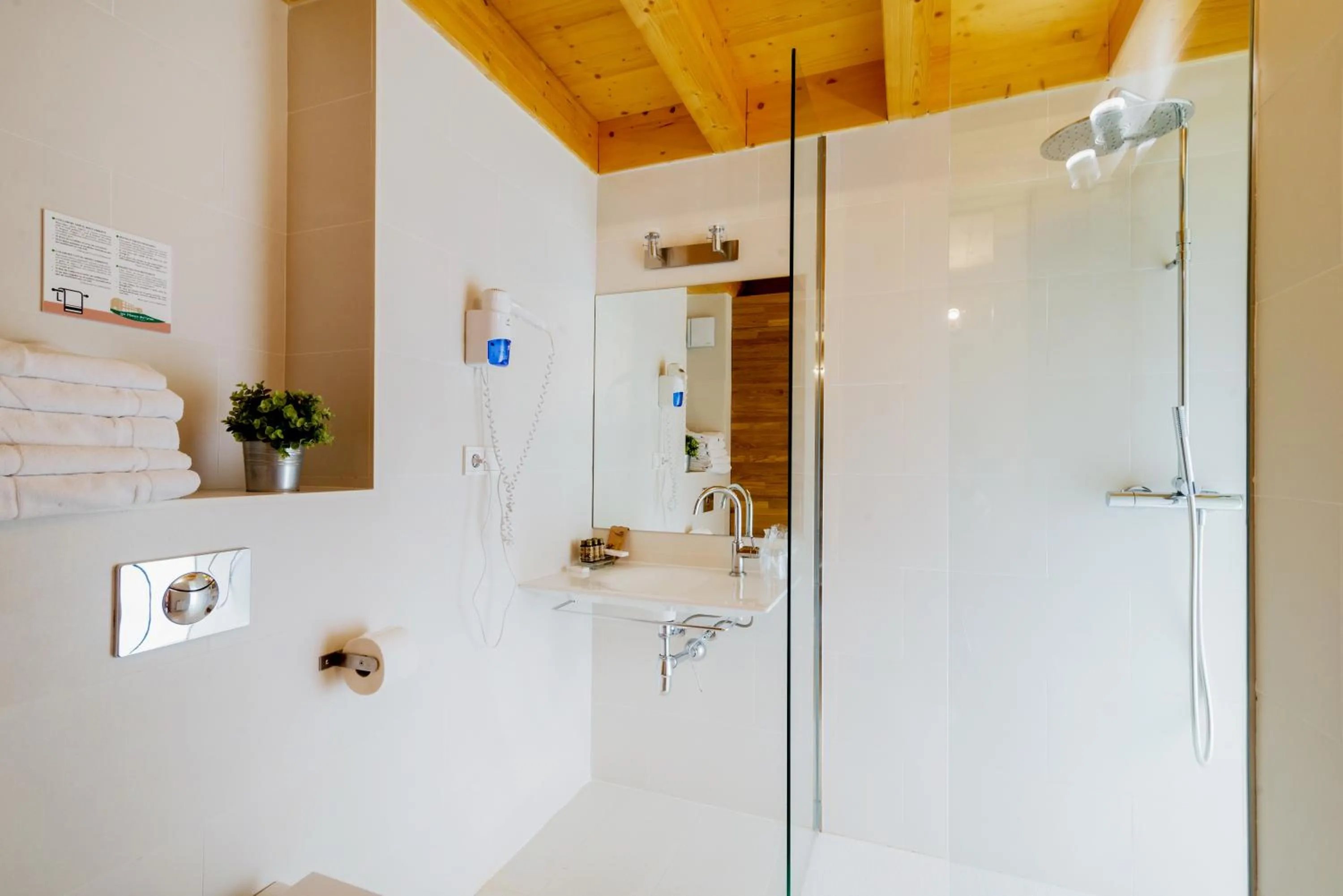 Shower in Les Planes del Grau