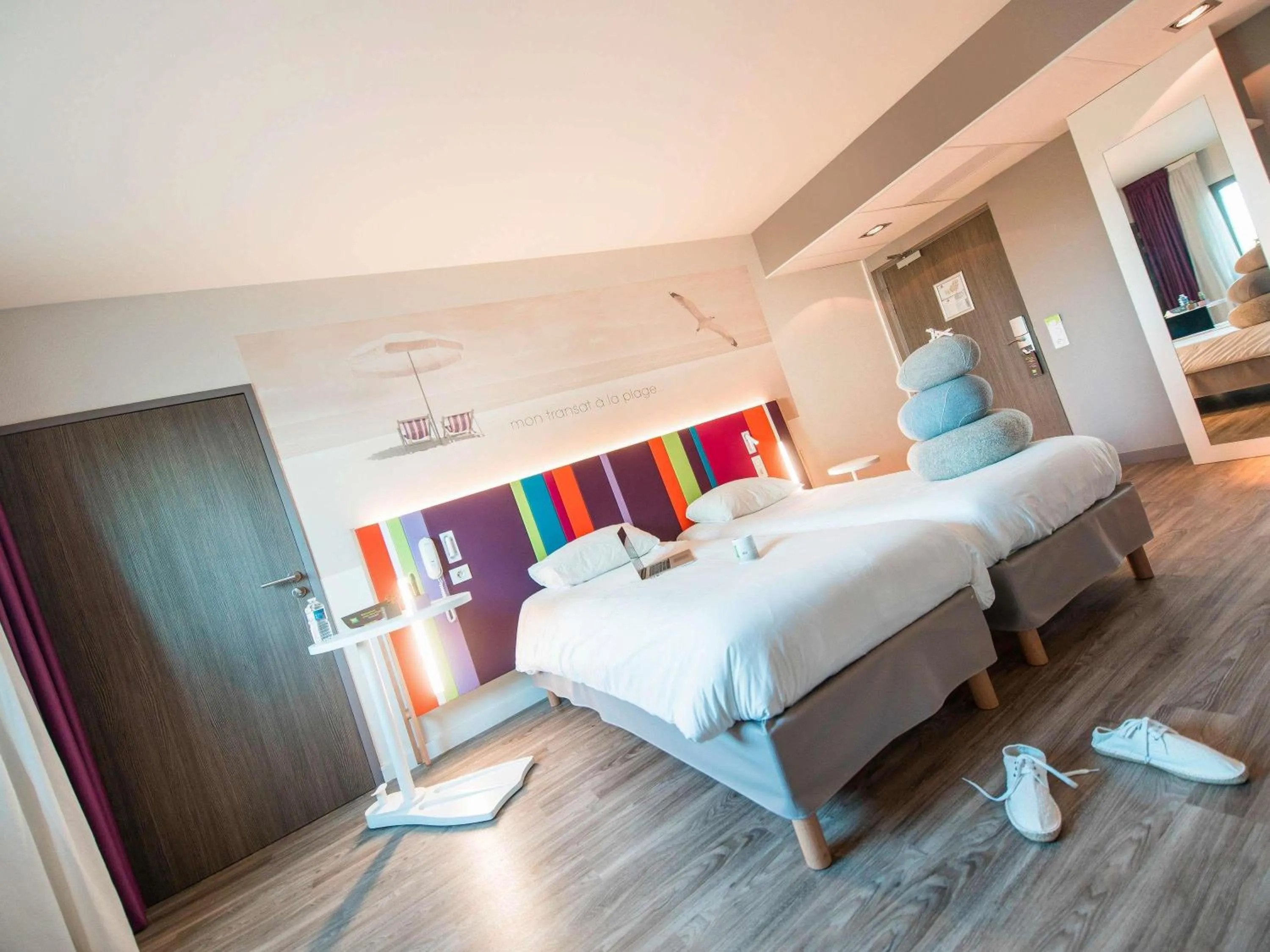 Bedroom, Bed in ibis Styles Les Sables Olonne