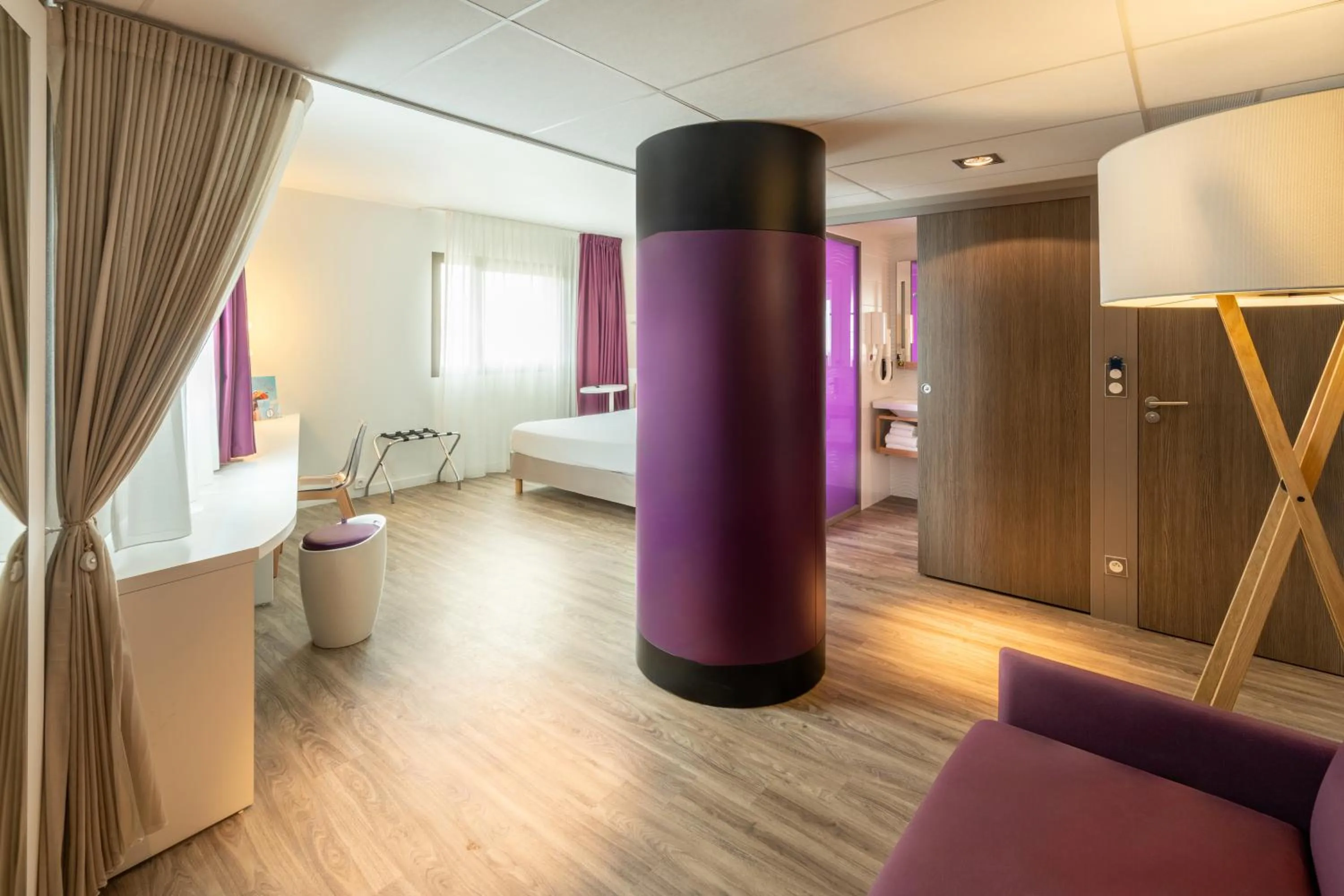 Bedroom, Bed in ibis Styles Les Sables Olonne