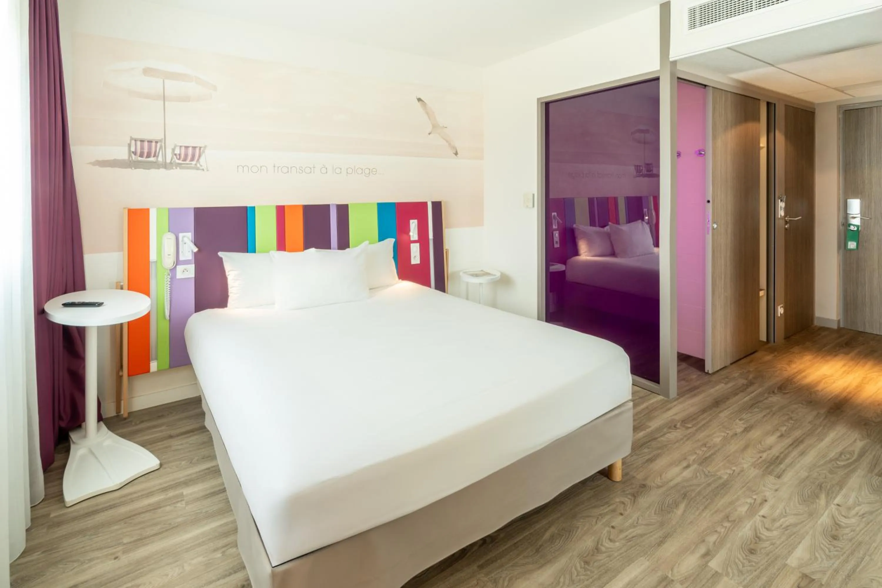 Bedroom, Bed in ibis Styles Les Sables Olonne