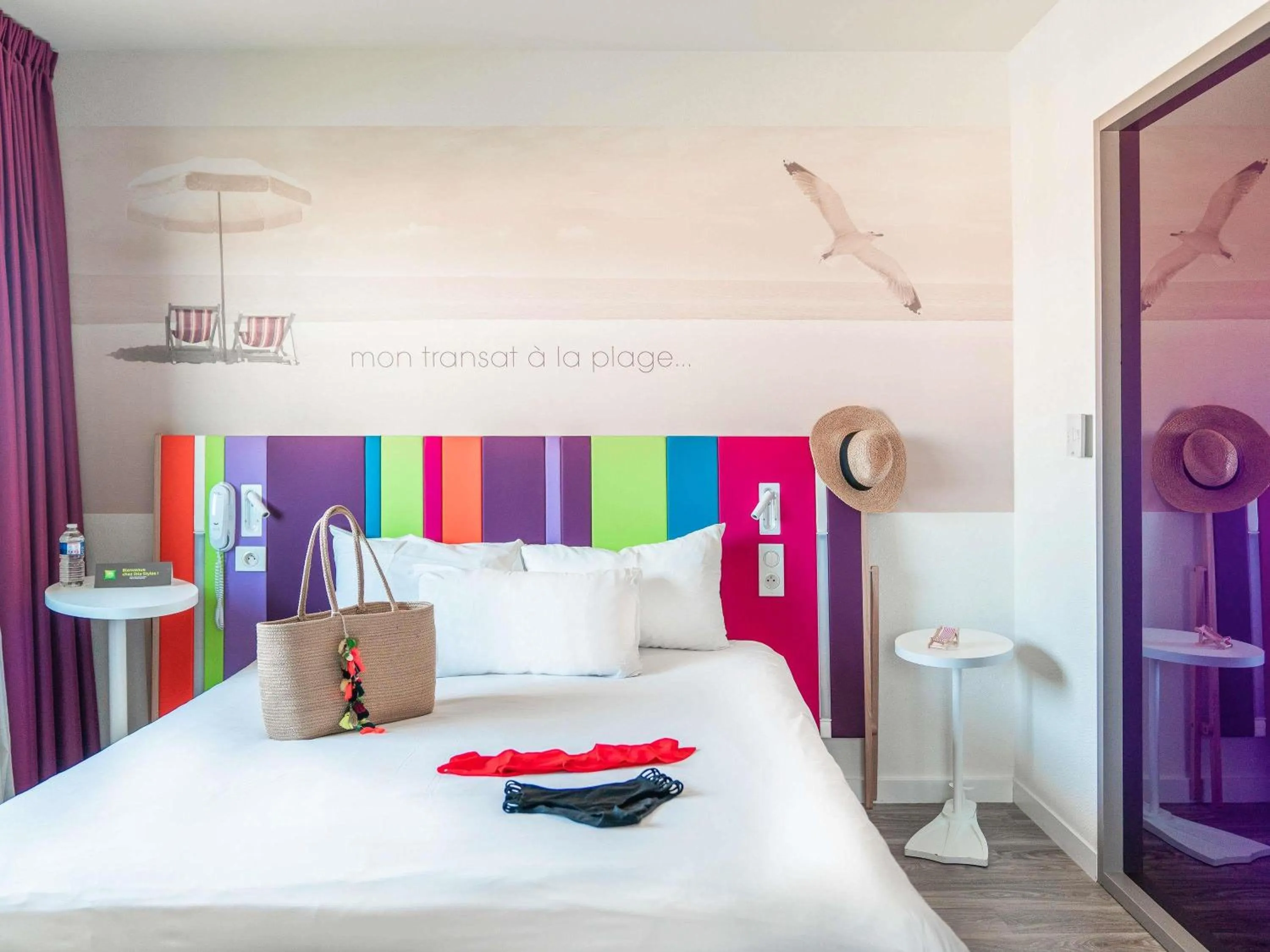 Bedroom, Bed in ibis Styles Les Sables Olonne