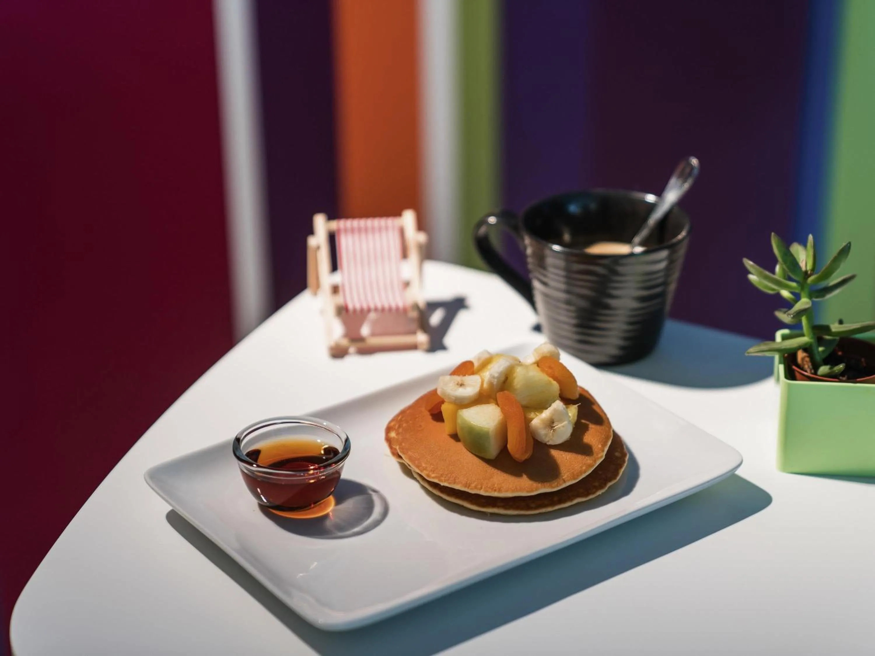 Lounge or bar in ibis Styles Les Sables Olonne