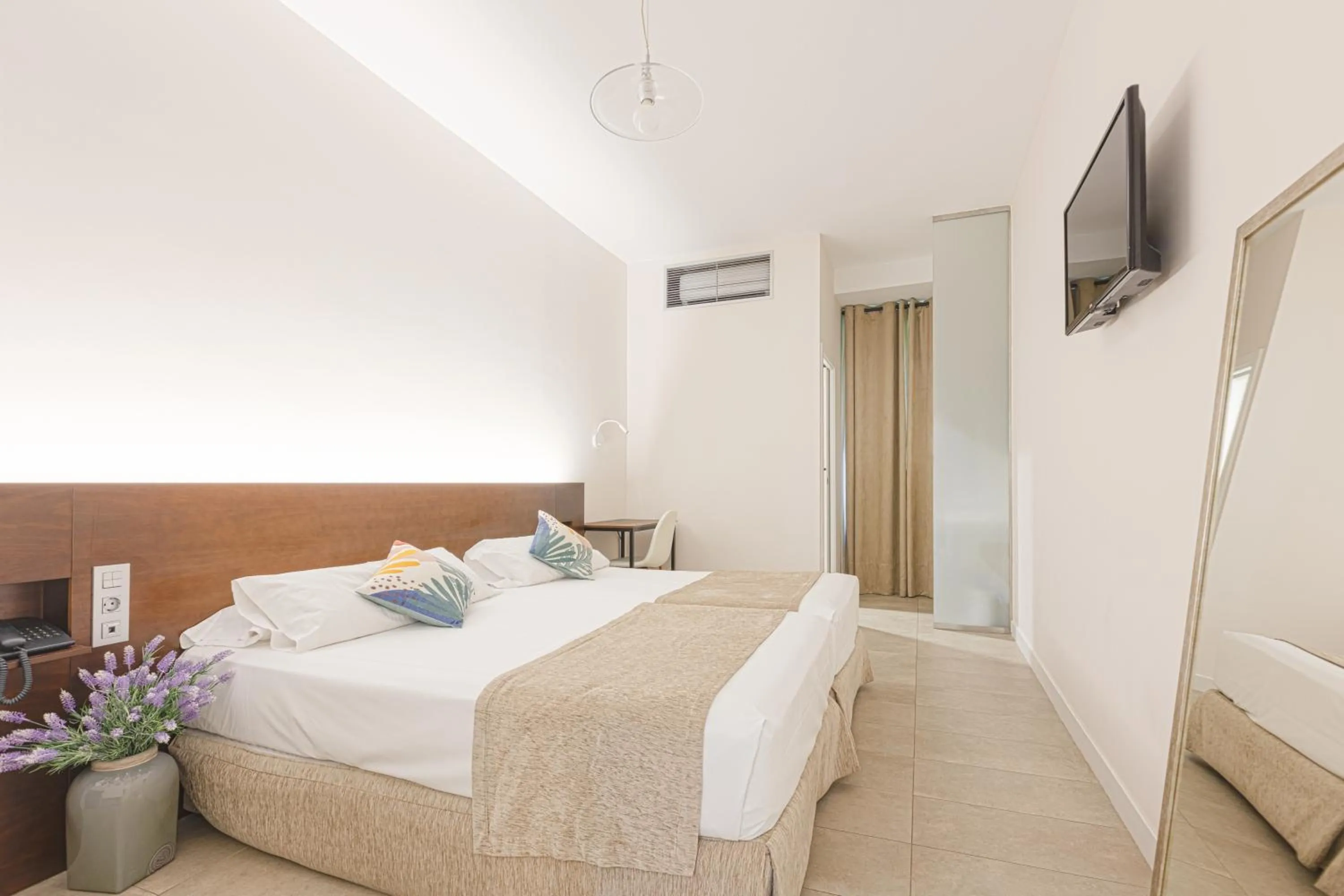 Bed in AACR Hotel Monteolivos