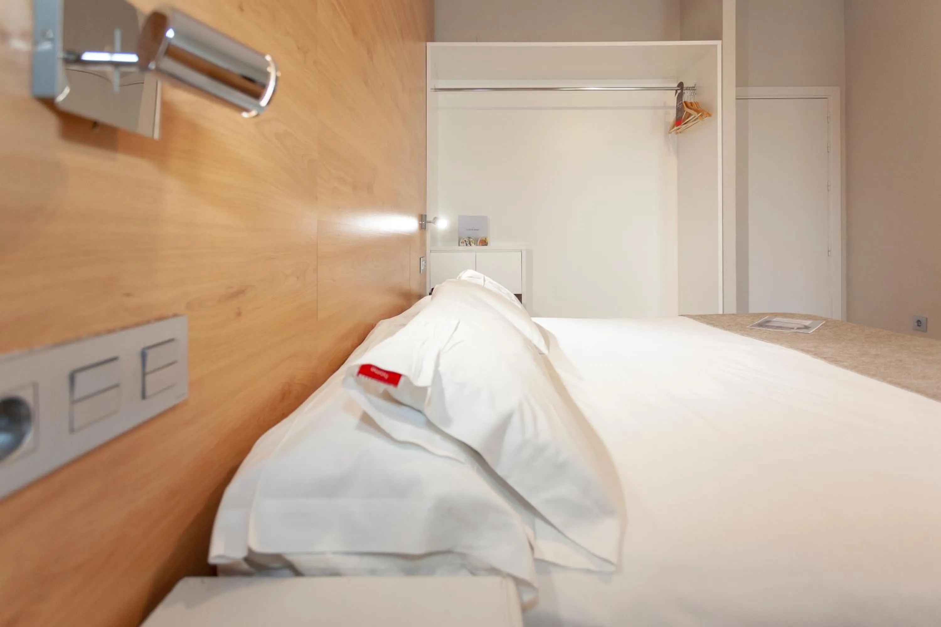 Bedroom, Bed in AACR Hotel Monteolivos