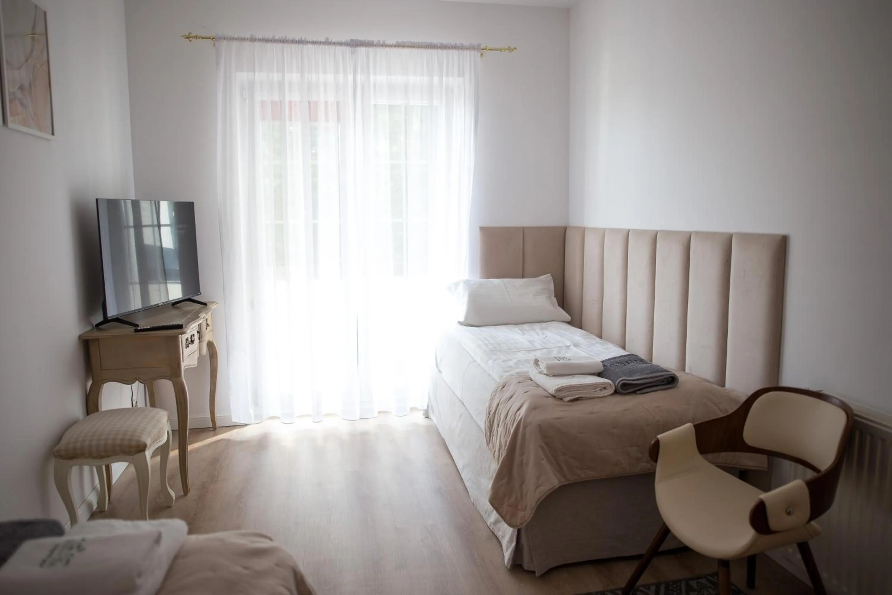 Bedroom, Bed in W Krainie Alicji