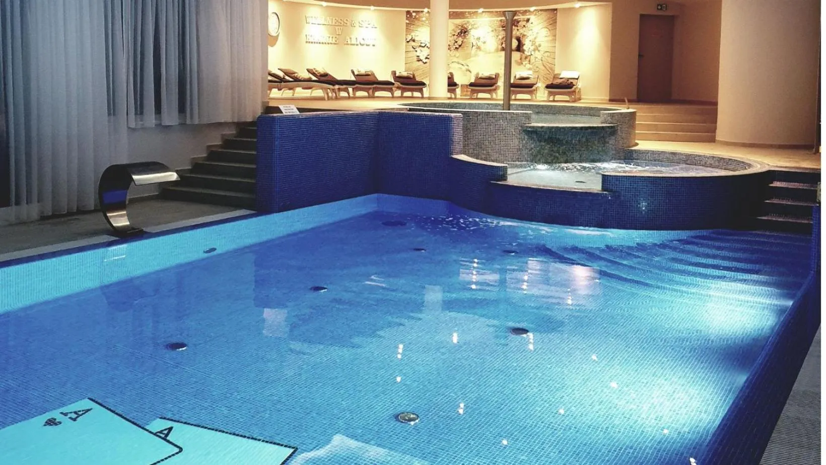 Swimming pool in W Krainie Alicji