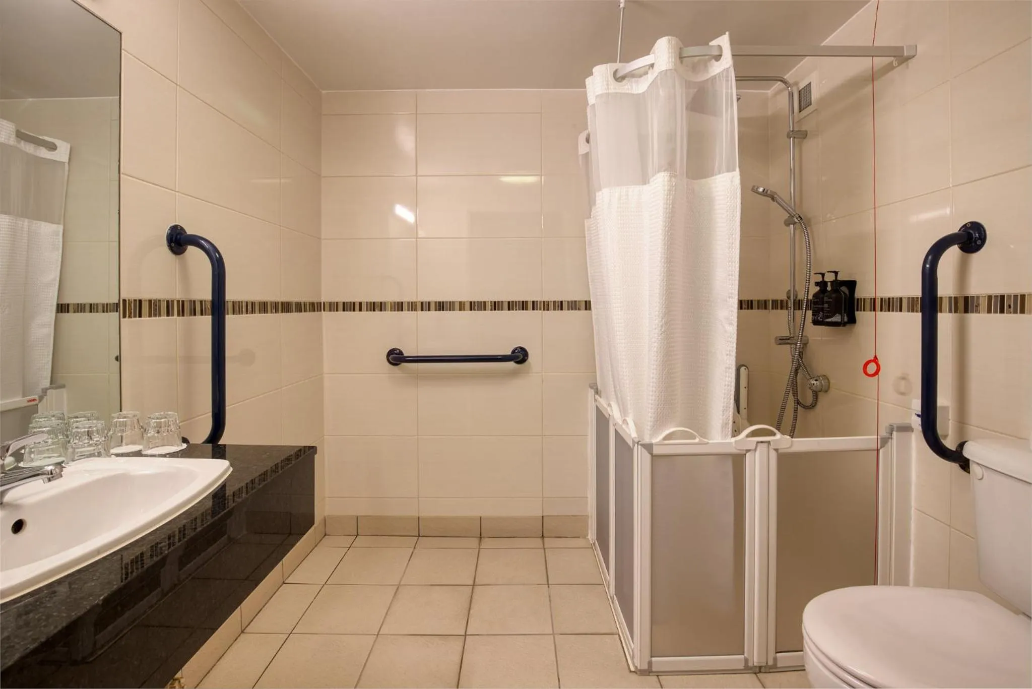 Bathroom in Tavistock Hotel