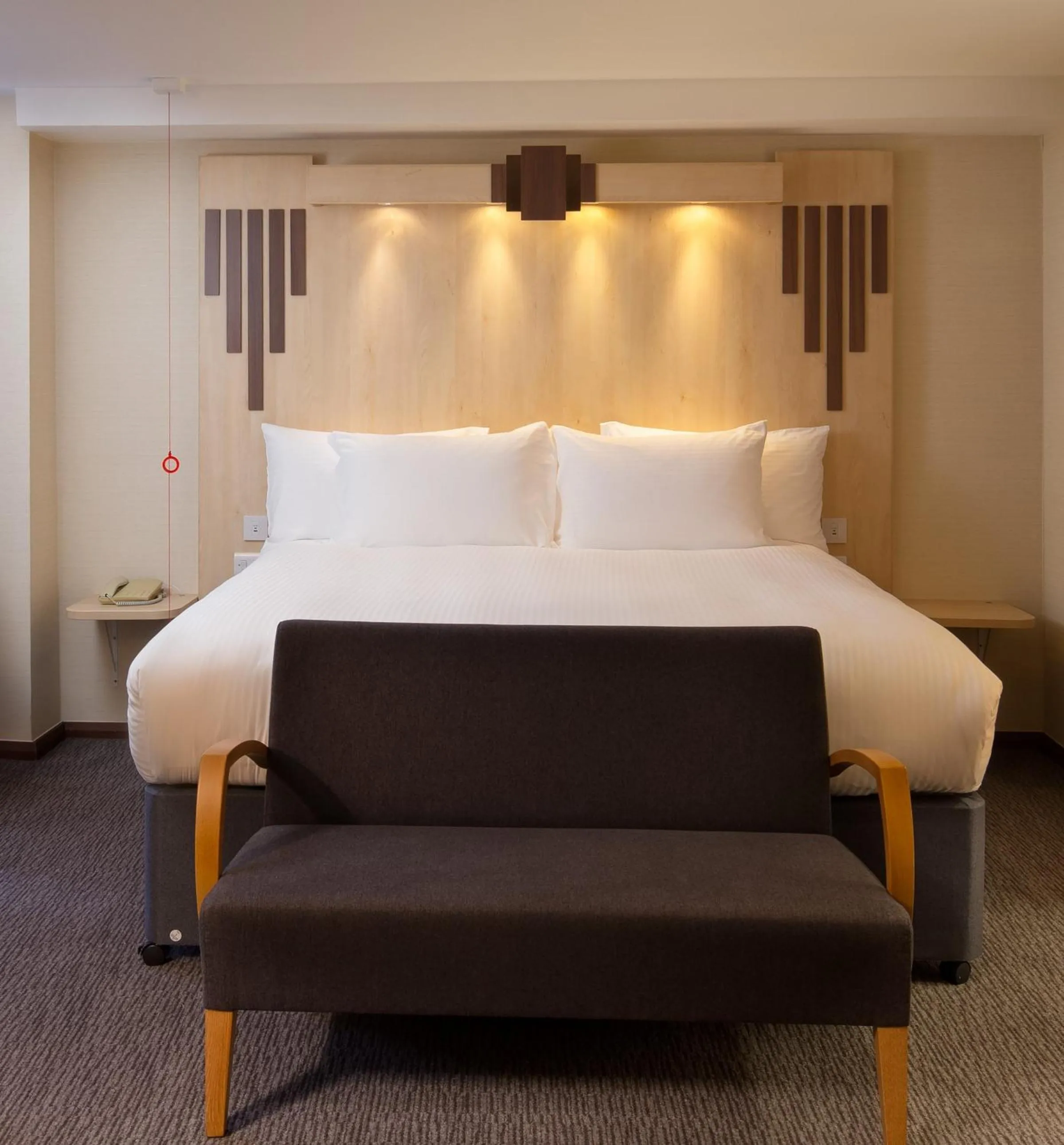 Photo of the whole room, Bed in Tavistock Hotel