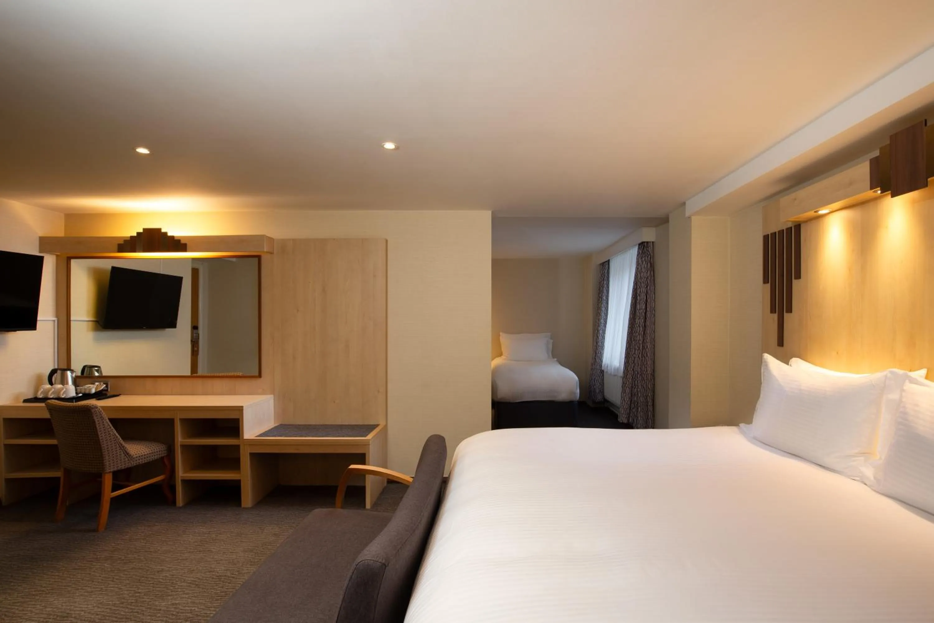 Bedroom, Bed in Tavistock Hotel