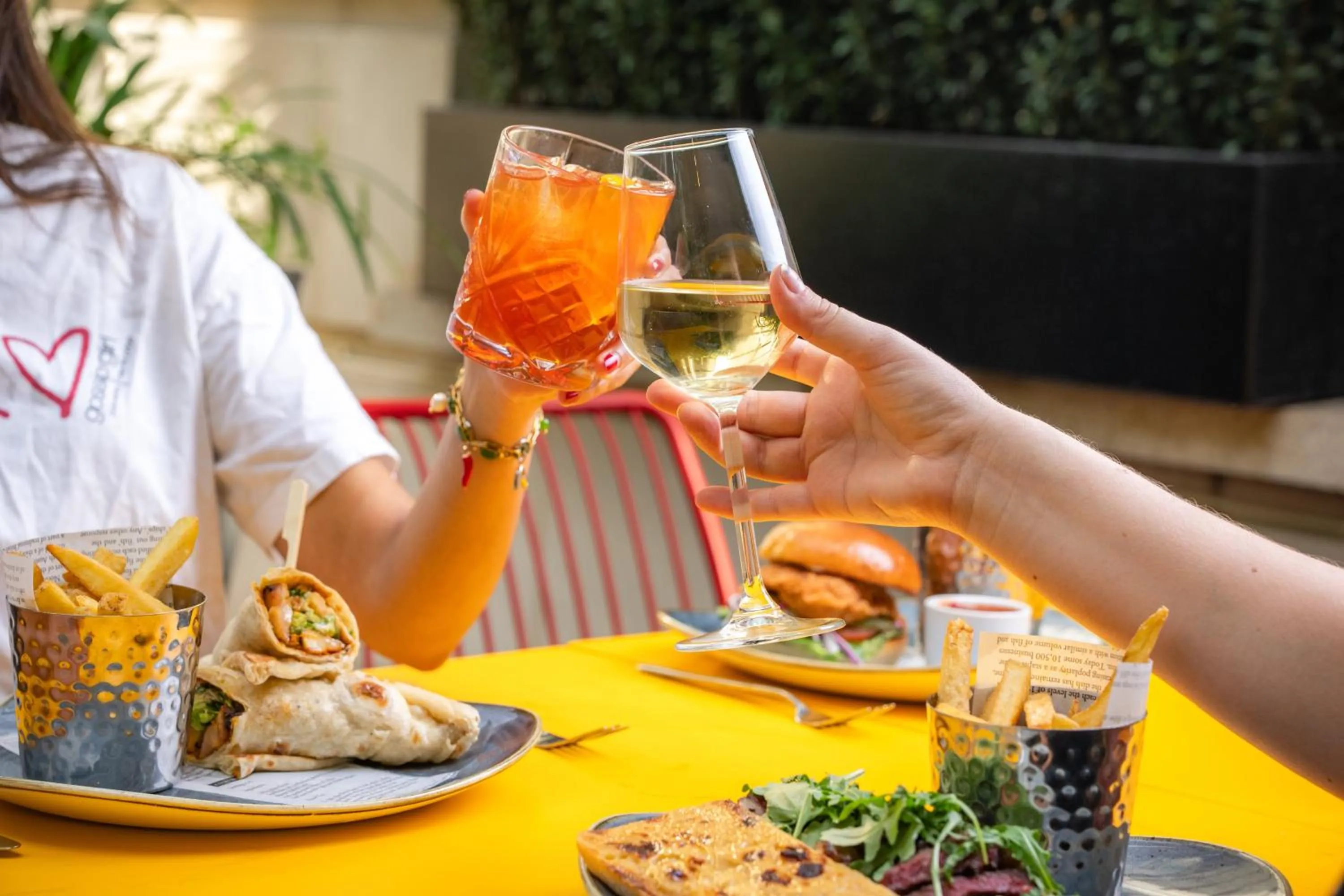 Lounge or bar in Tavistock Hotel