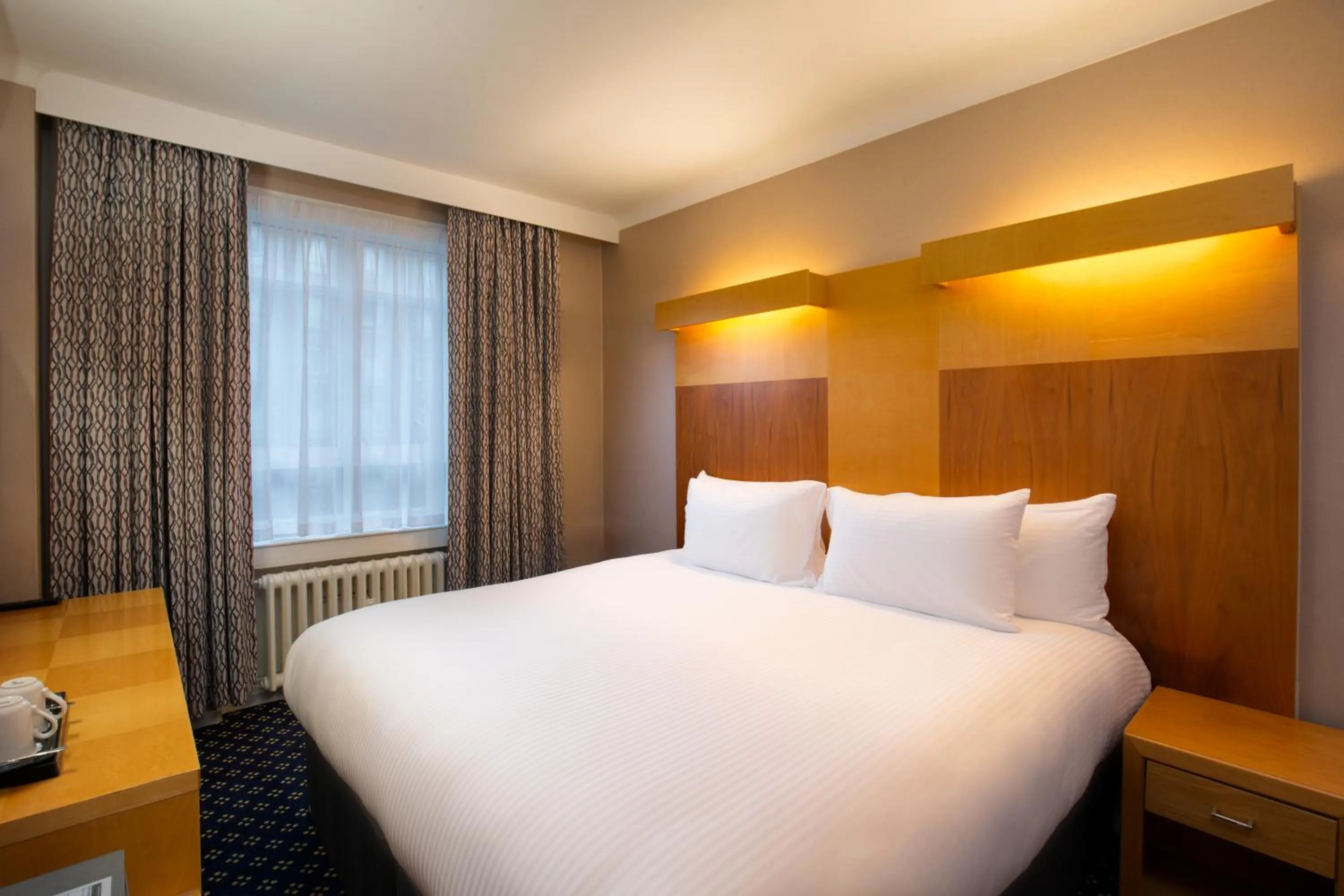 Bedroom, Bed in Tavistock Hotel