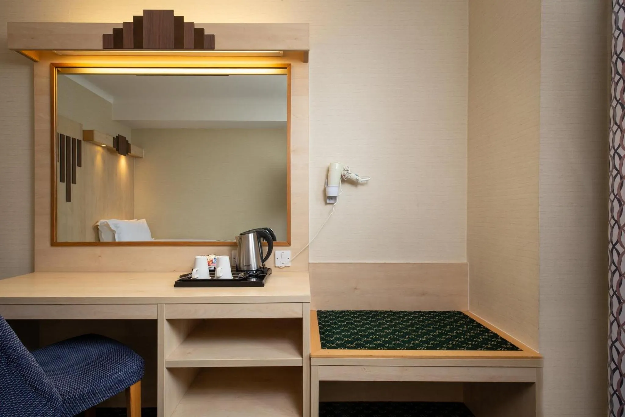 Photo of the whole room in Tavistock Hotel