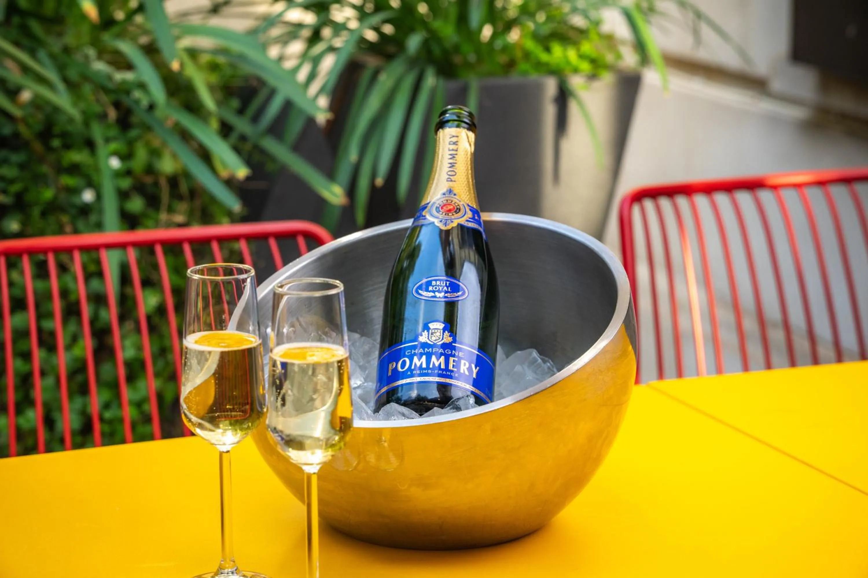 Lounge or bar in Tavistock Hotel