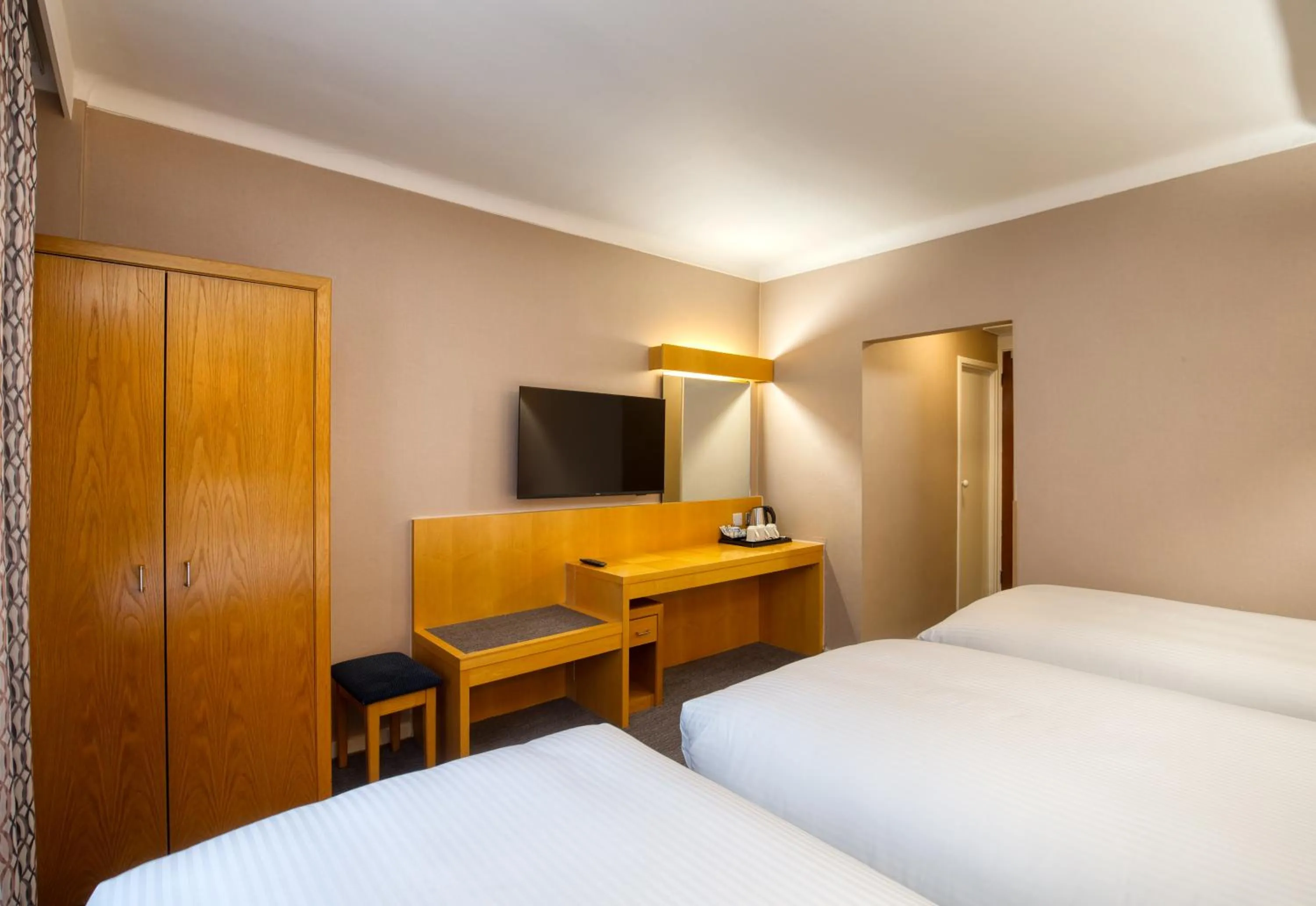 Bed in Tavistock Hotel