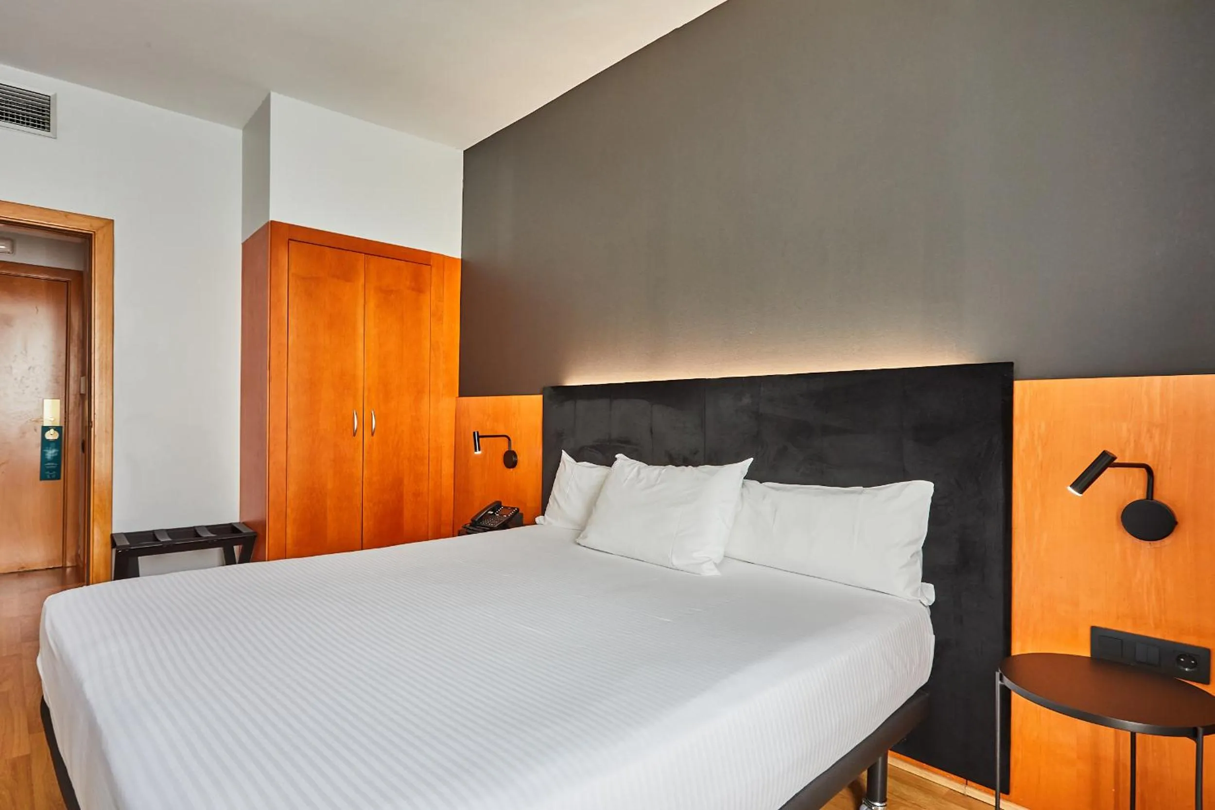 Bedroom, Bed in Silken Sant Gervasi