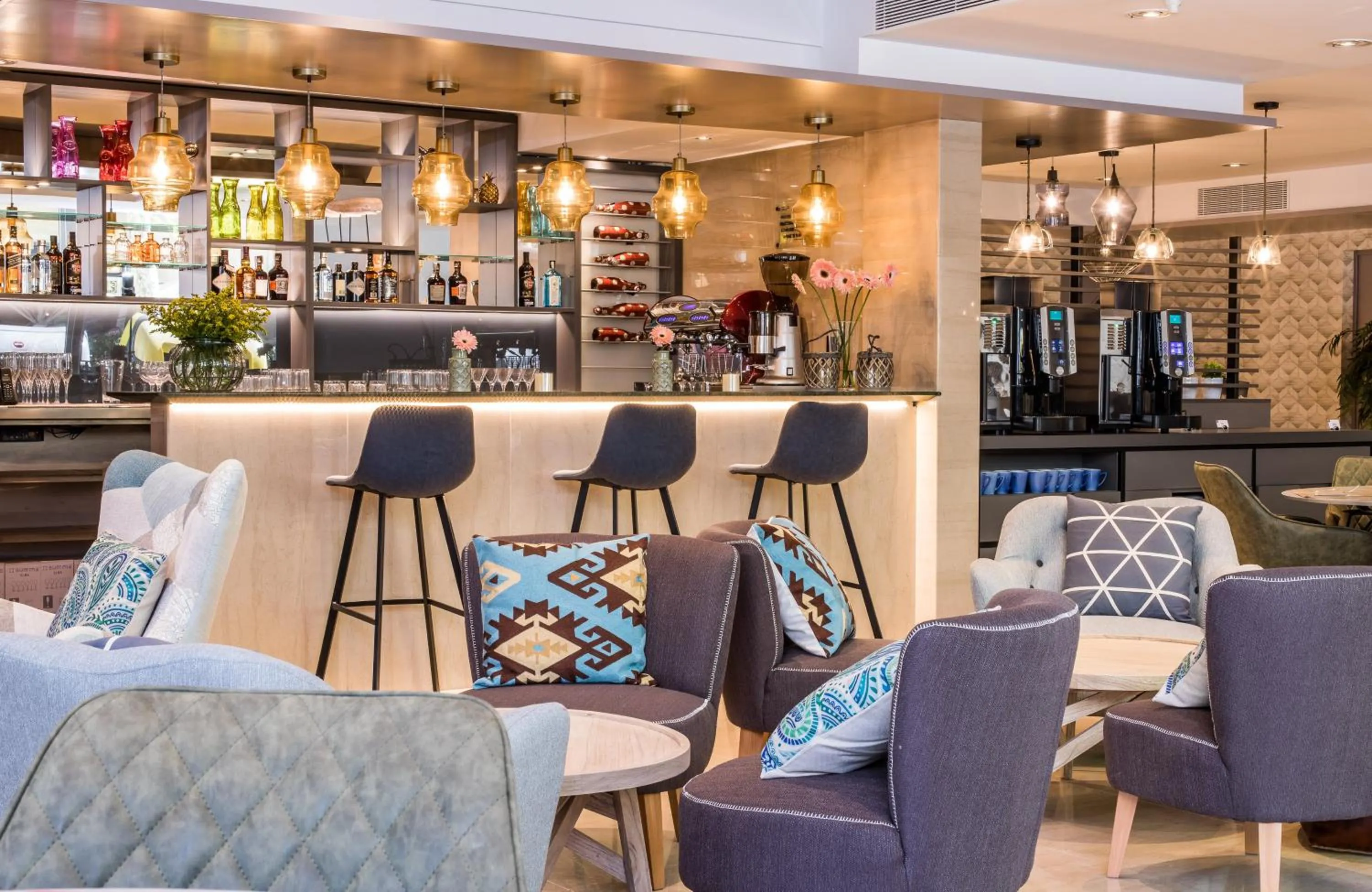 Lounge or bar in Leonardo Hotel Barcelona Gran Via