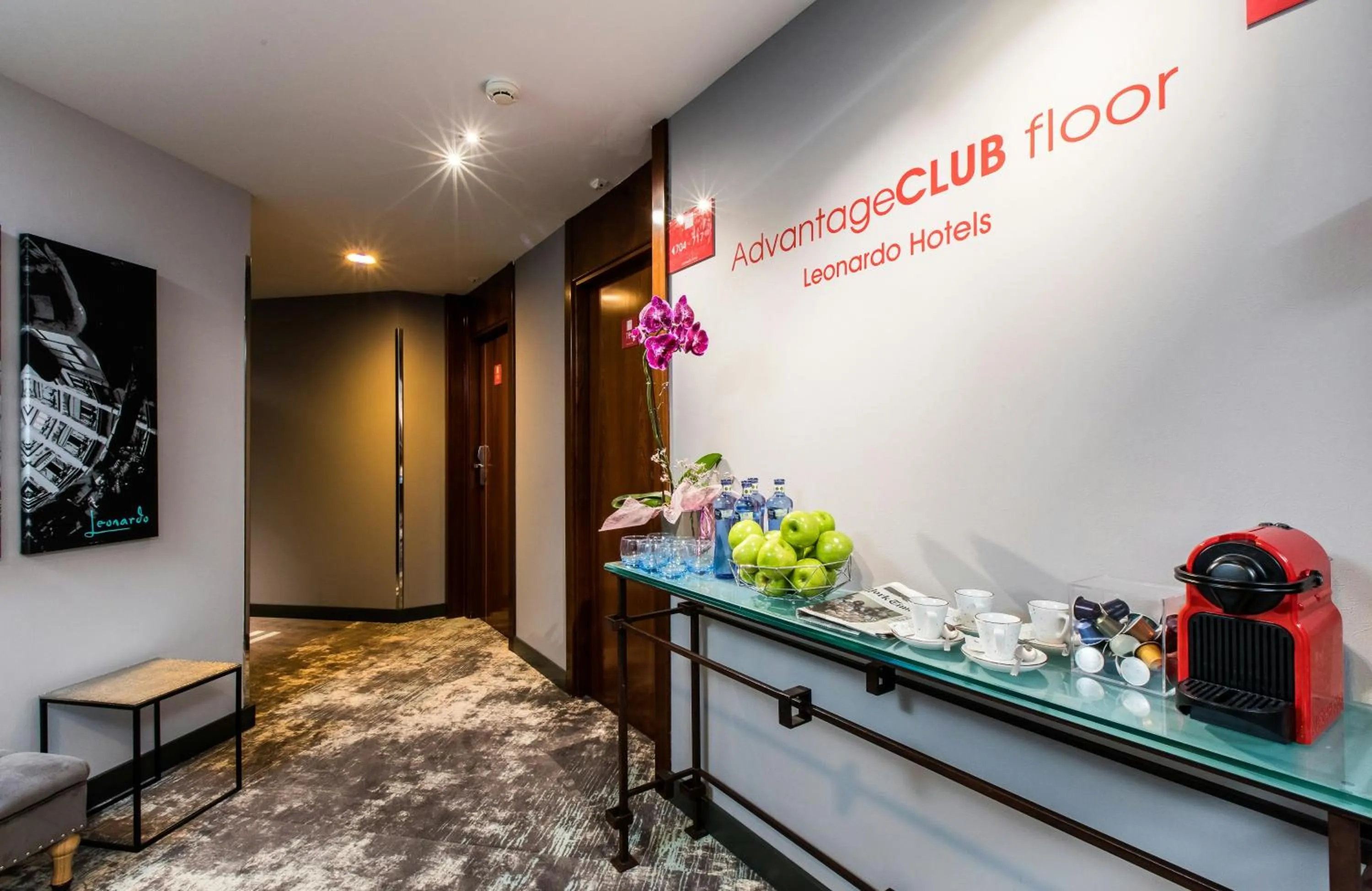 Lounge or bar in Leonardo Hotel Barcelona Gran Via