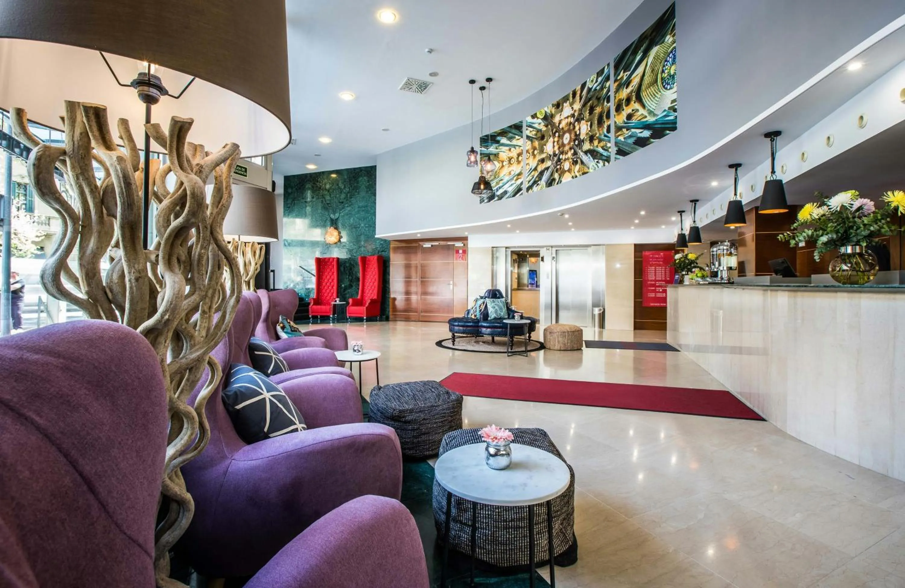 Lobby or reception in Leonardo Hotel Barcelona Gran Via