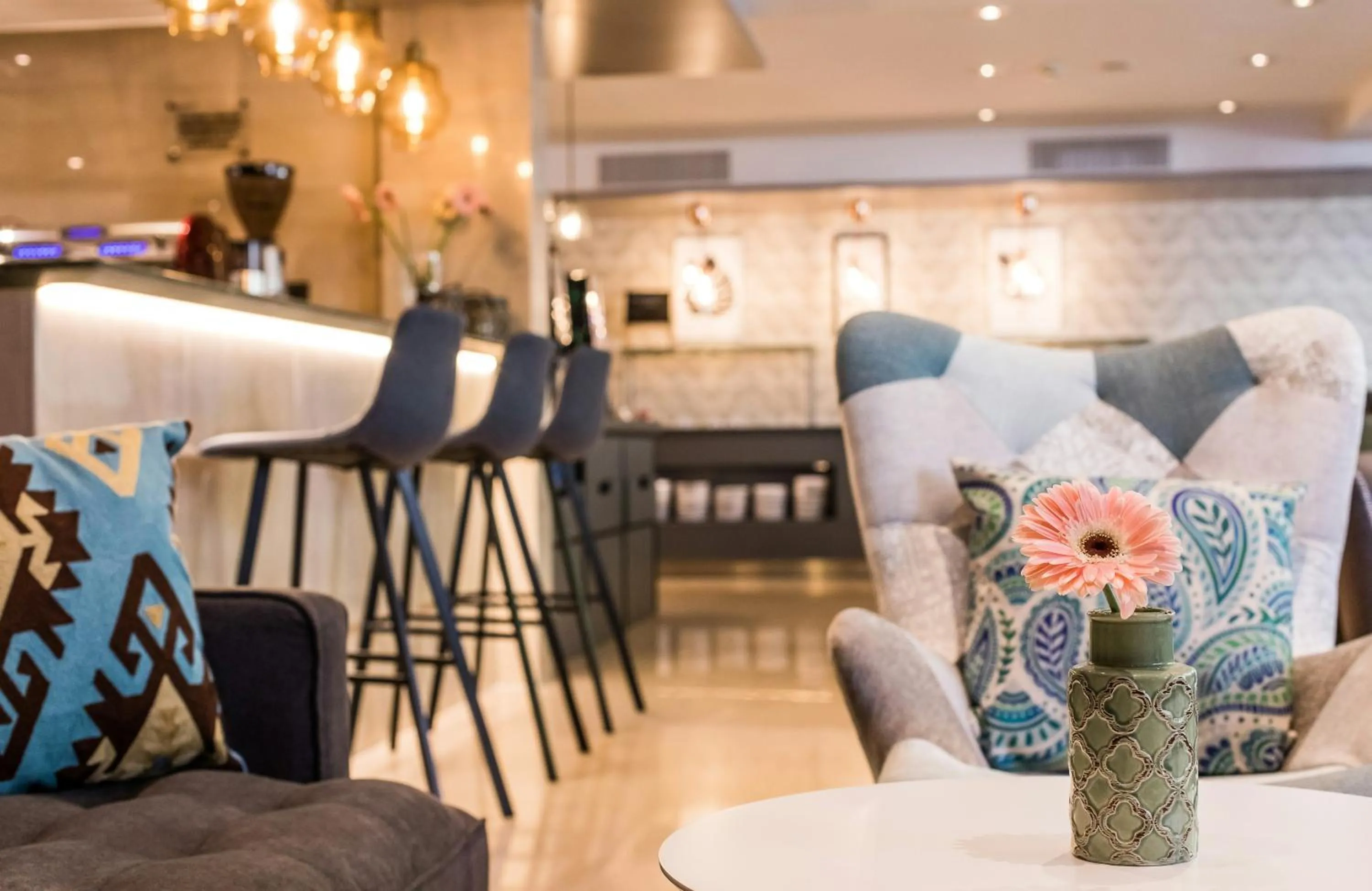 Lounge or bar in Leonardo Hotel Barcelona Gran Via