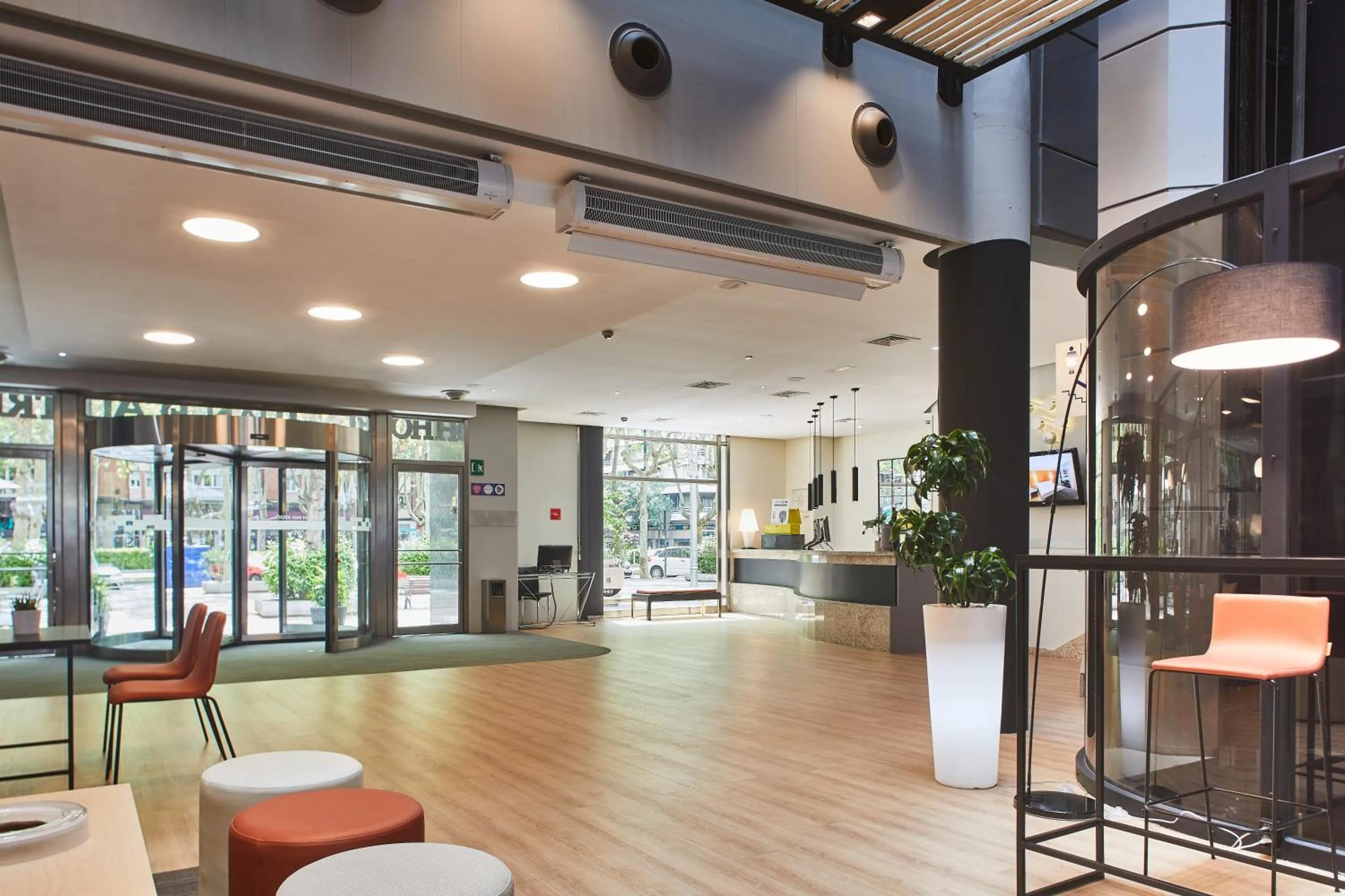 Lobby or reception in Silken Juan de Austria