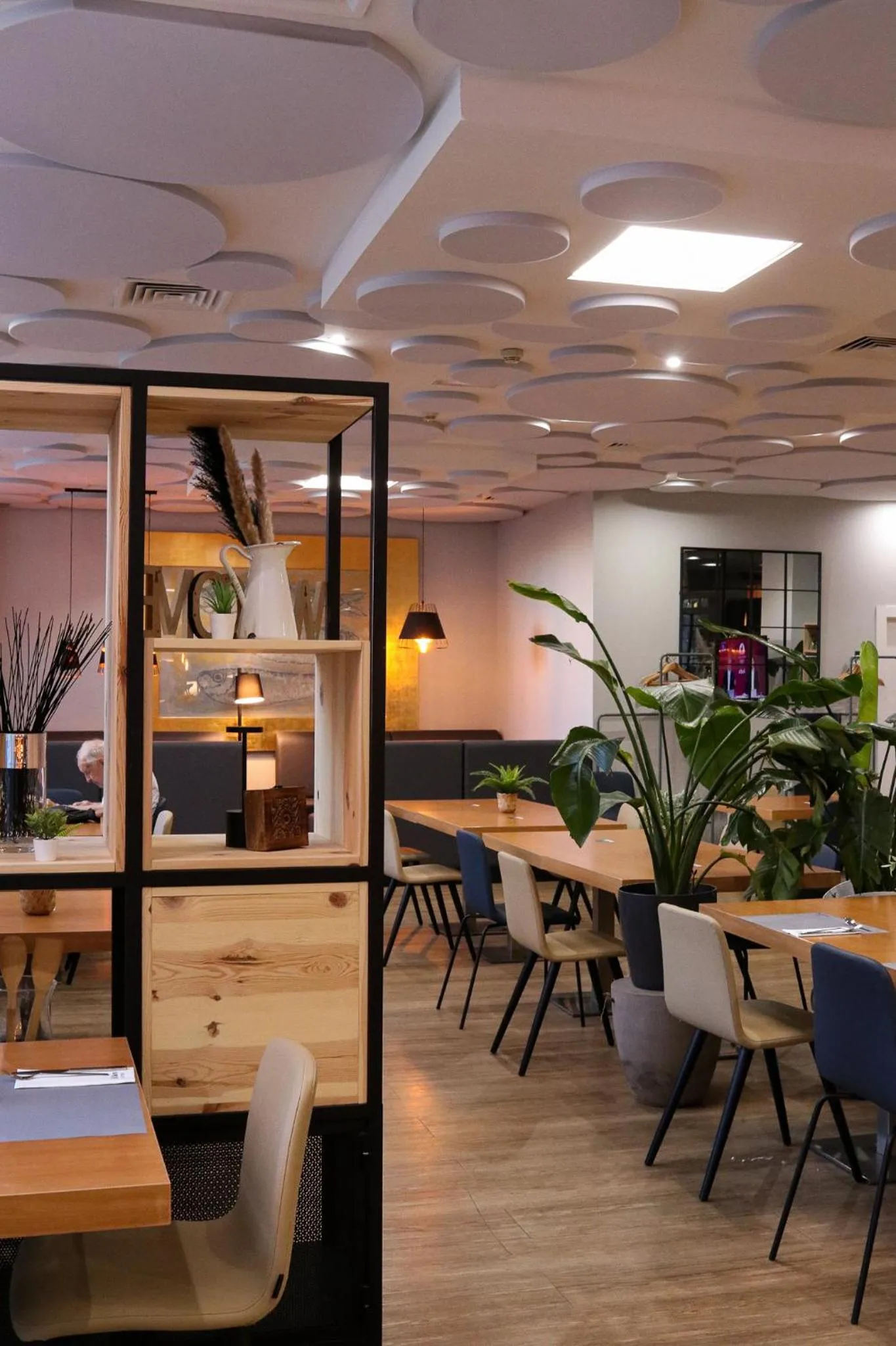 Restaurant/places to eat in Silken Juan de Austria