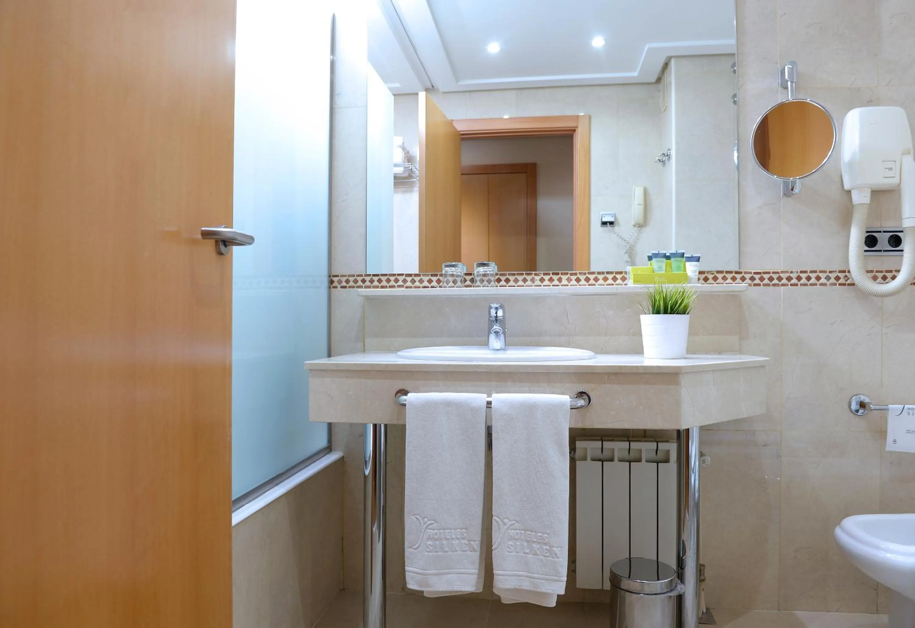 Bathroom in Silken Juan de Austria