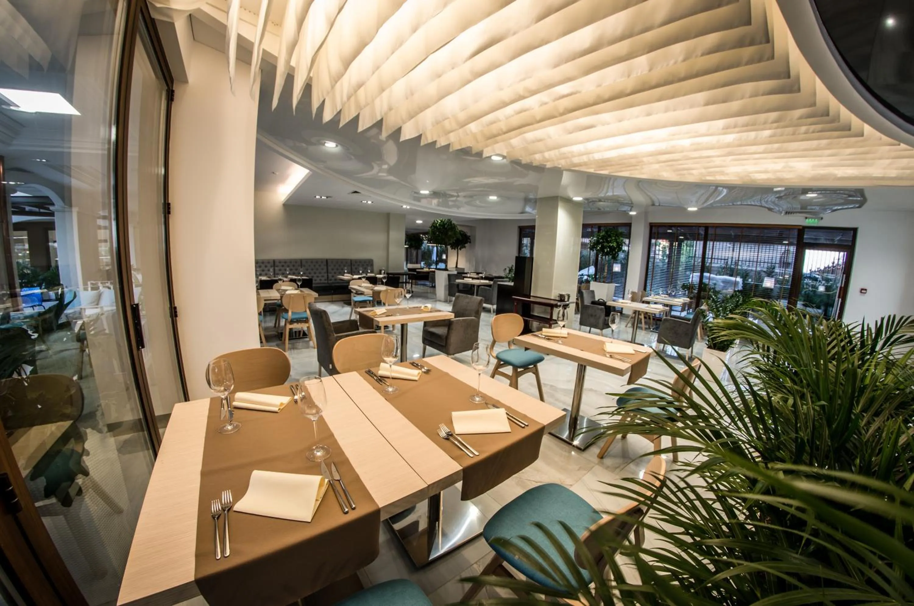 Restaurant/places to eat in Premier Fort Beach Hotel