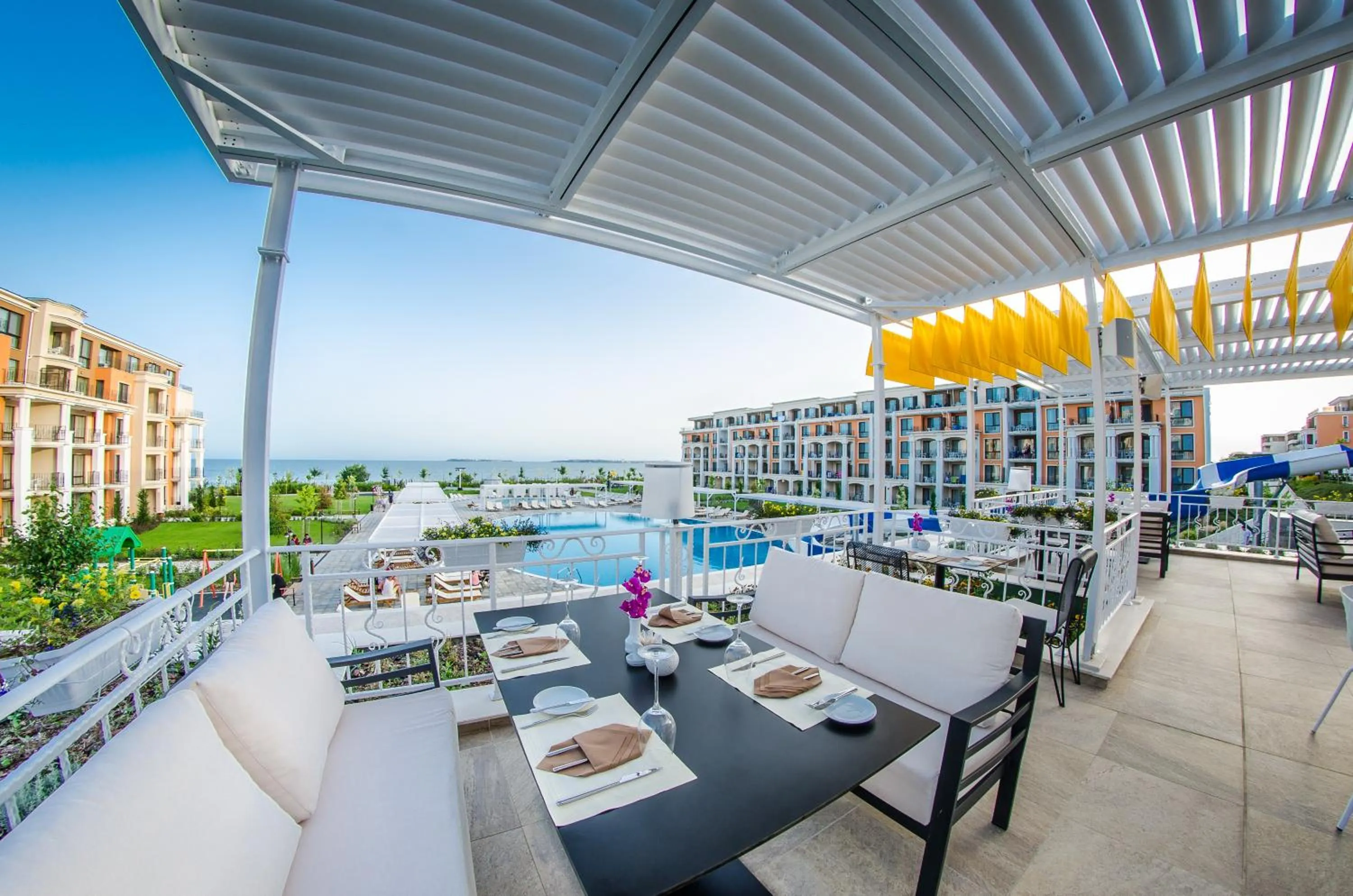 Restaurant/places to eat in Premier Fort Beach Hotel