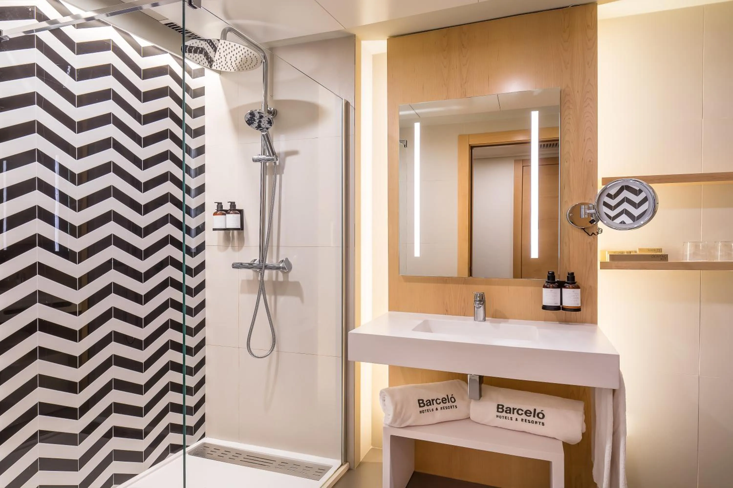 Shower in Barceló Murcia Siete Coronas