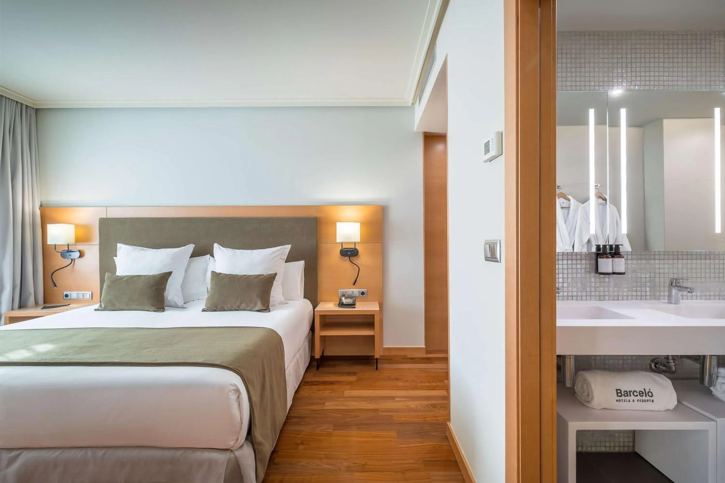 Photo of the whole room, Bed in Barceló Murcia Siete Coronas