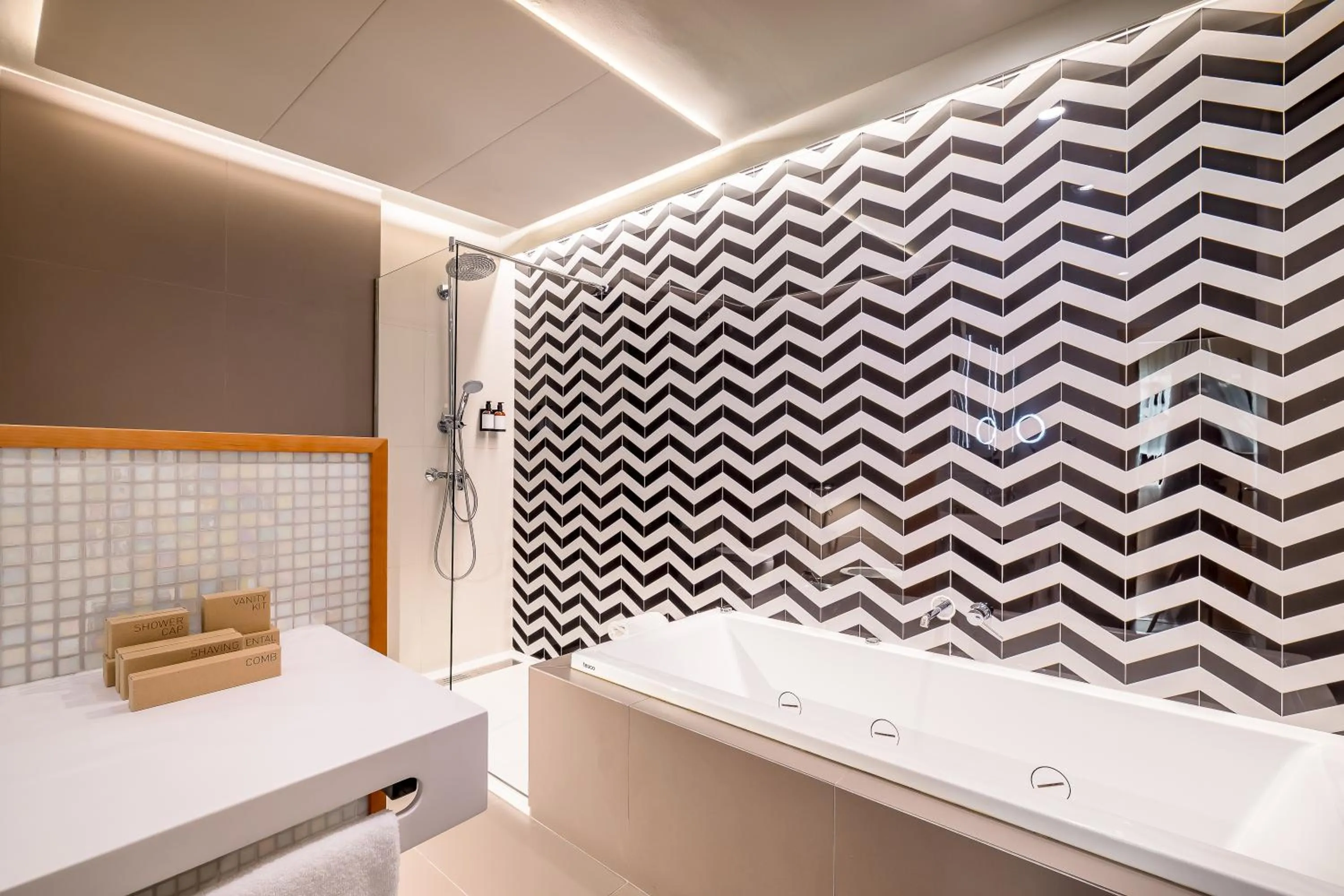 Shower in Barceló Murcia Siete Coronas