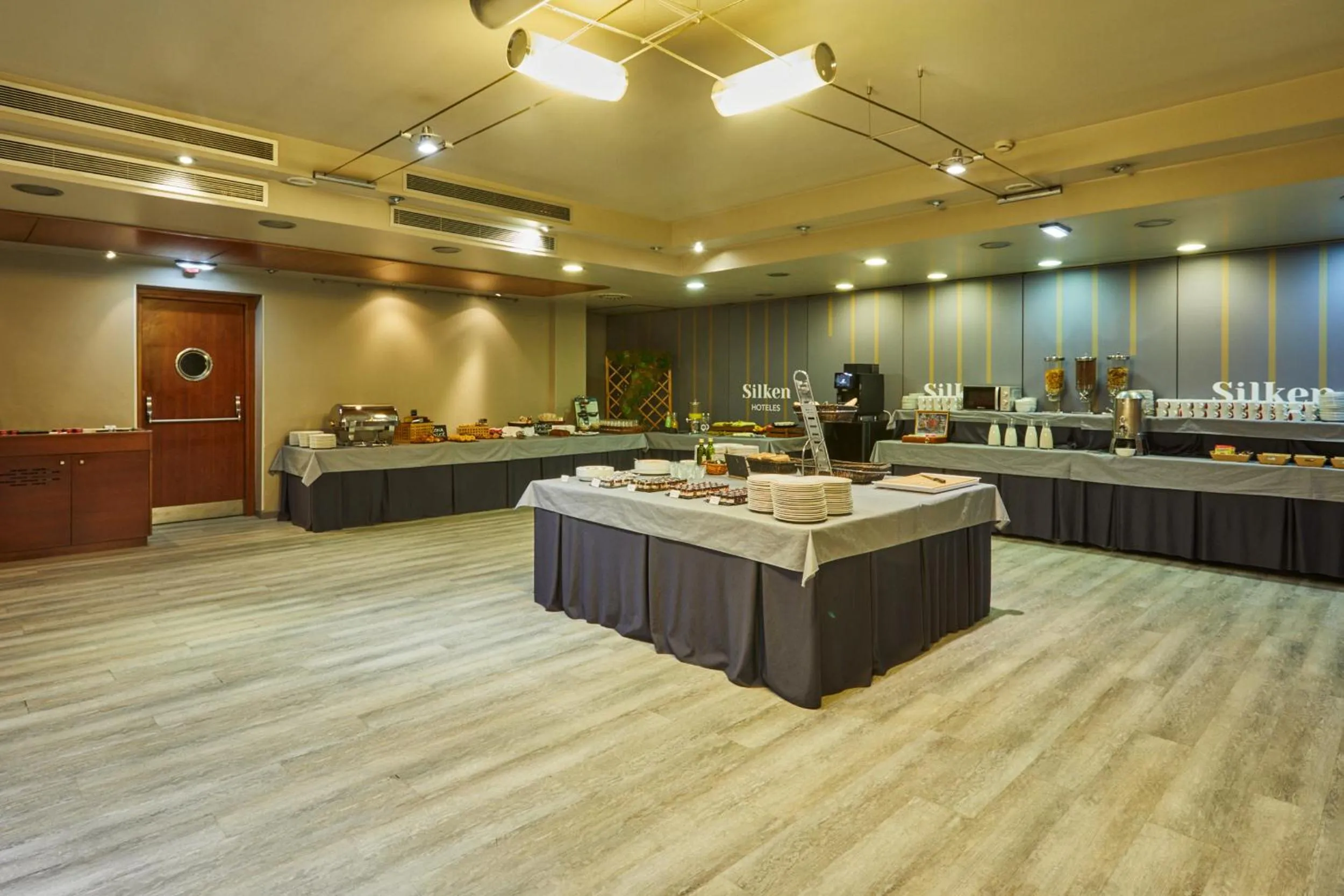 Buffet breakfast in Silken Monumental Naranco