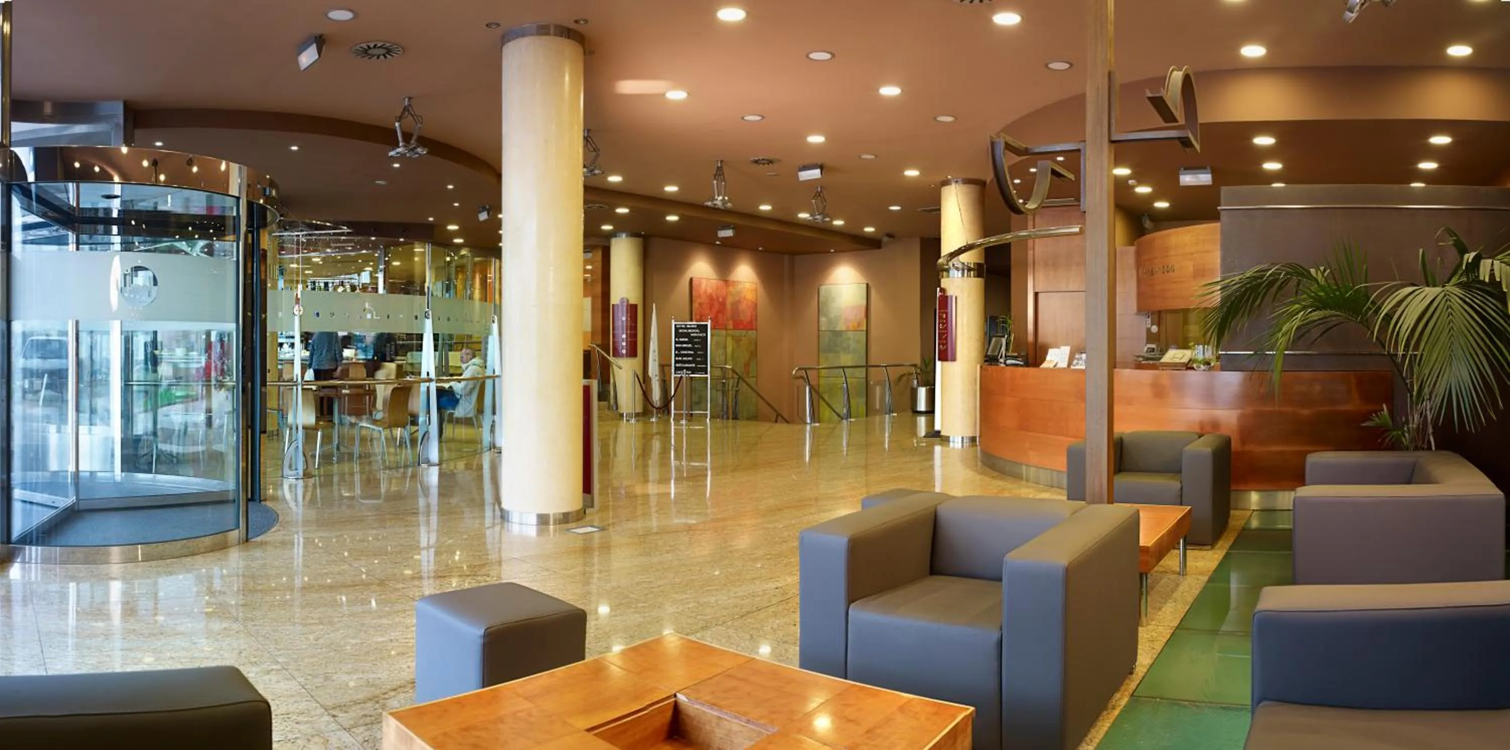 Lobby or reception in Silken Monumental Naranco