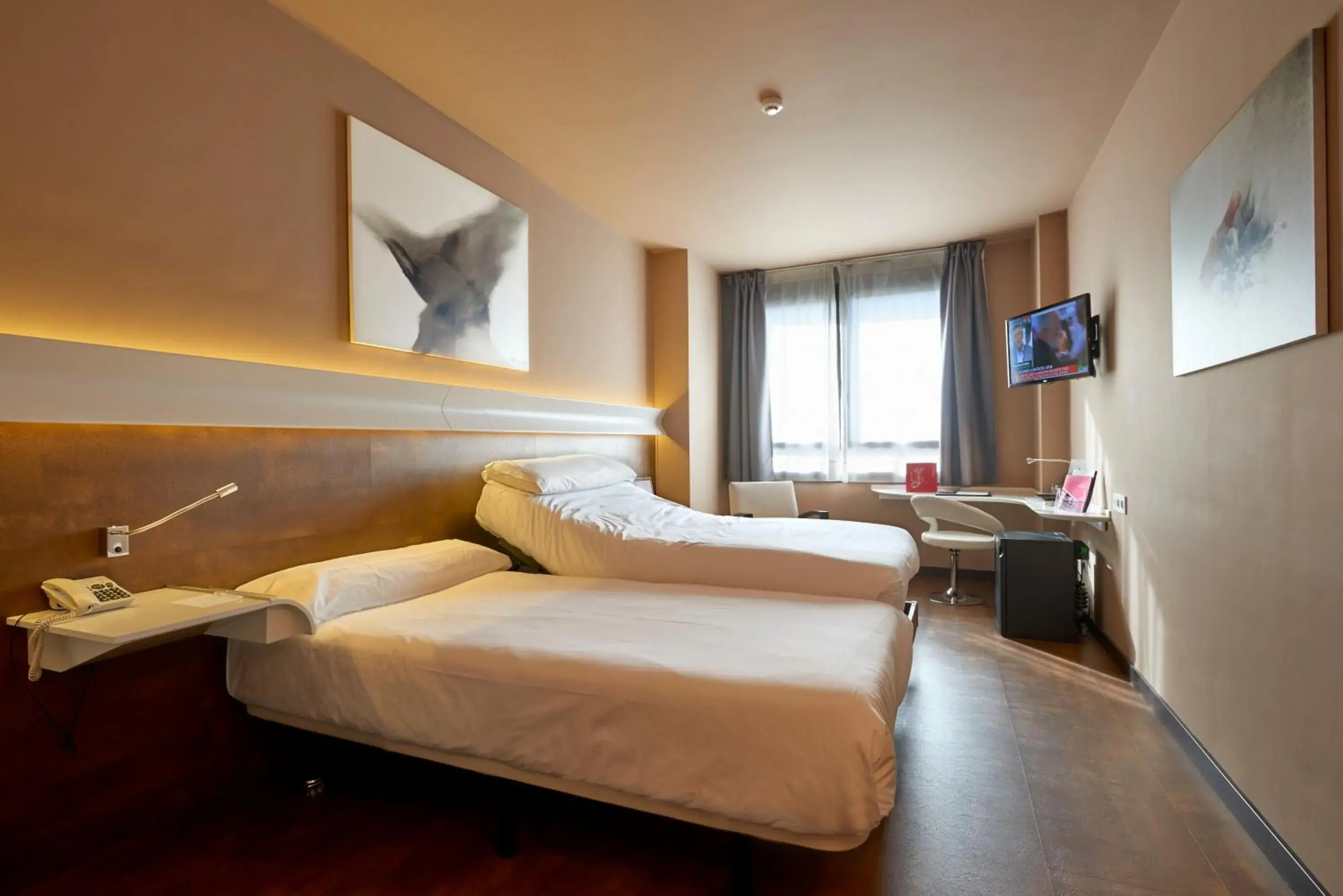 Twin Room with Extra Bed (3 Adults) in Silken Monumental Naranco Twin Room with Extra Bed (3 Adults) in Silken Monumental Naranco