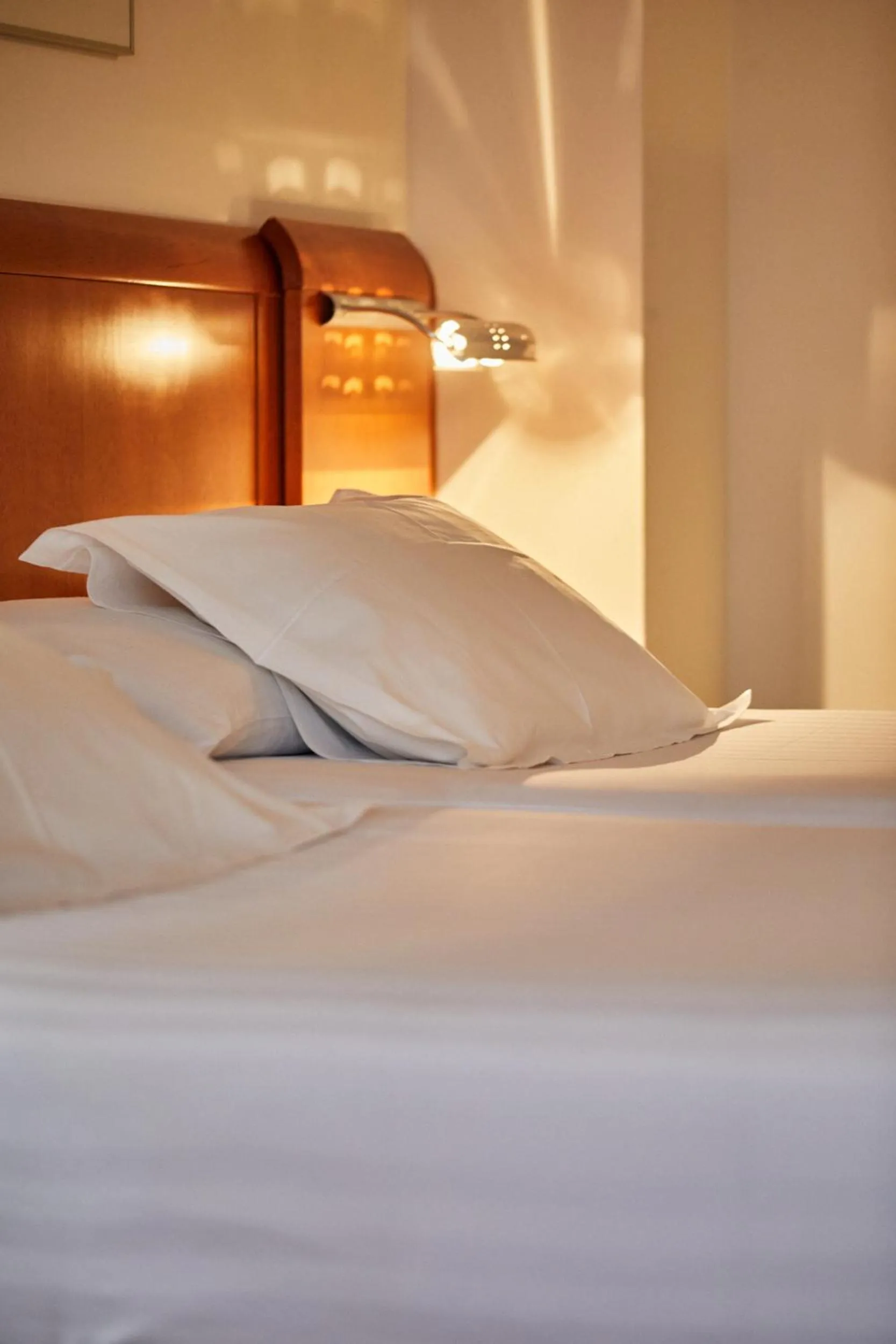 Photo of the whole room, Bed in Silken Monumental Naranco