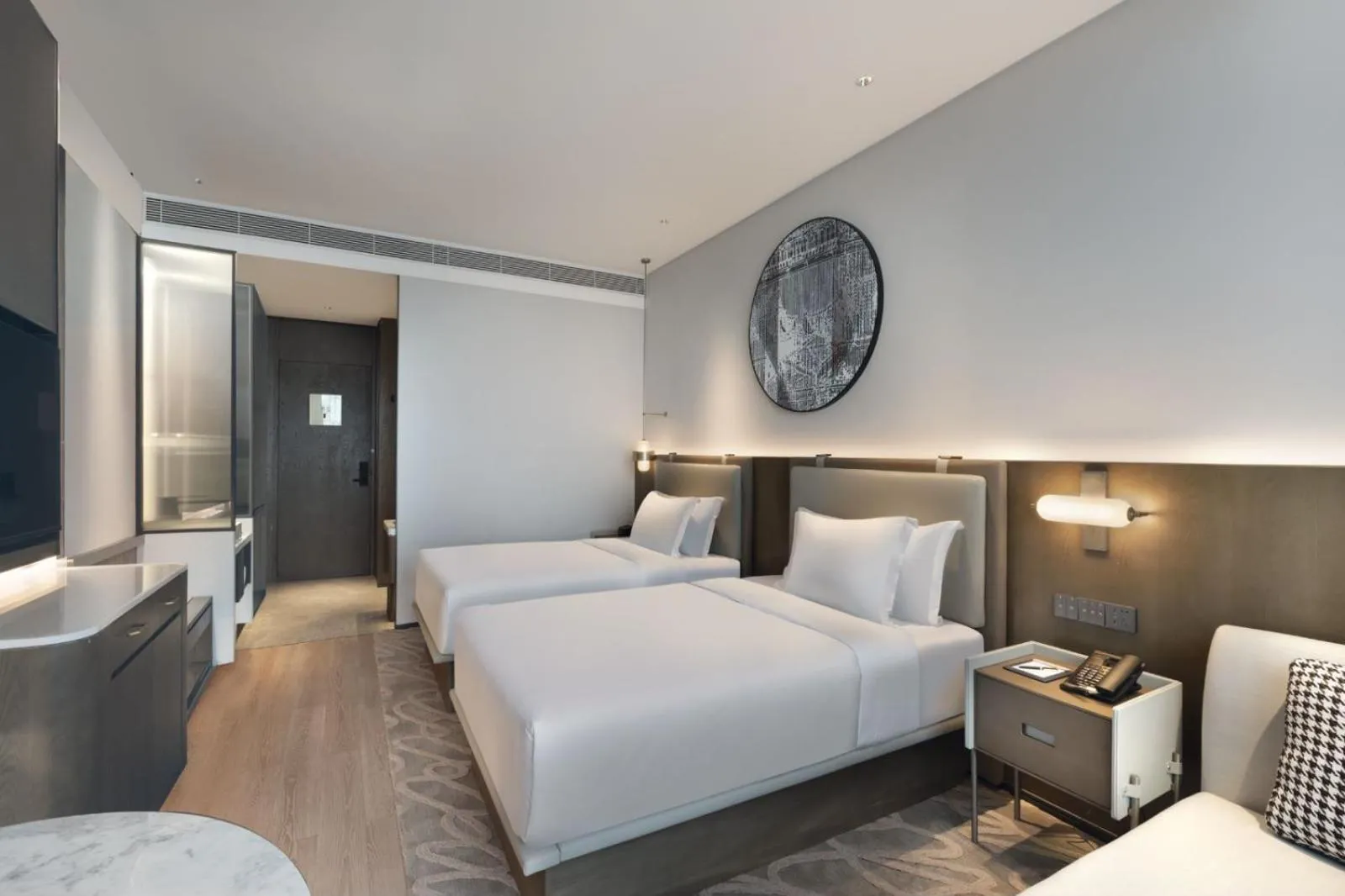 Photo of the whole room, Bed in The Barony Jinan East