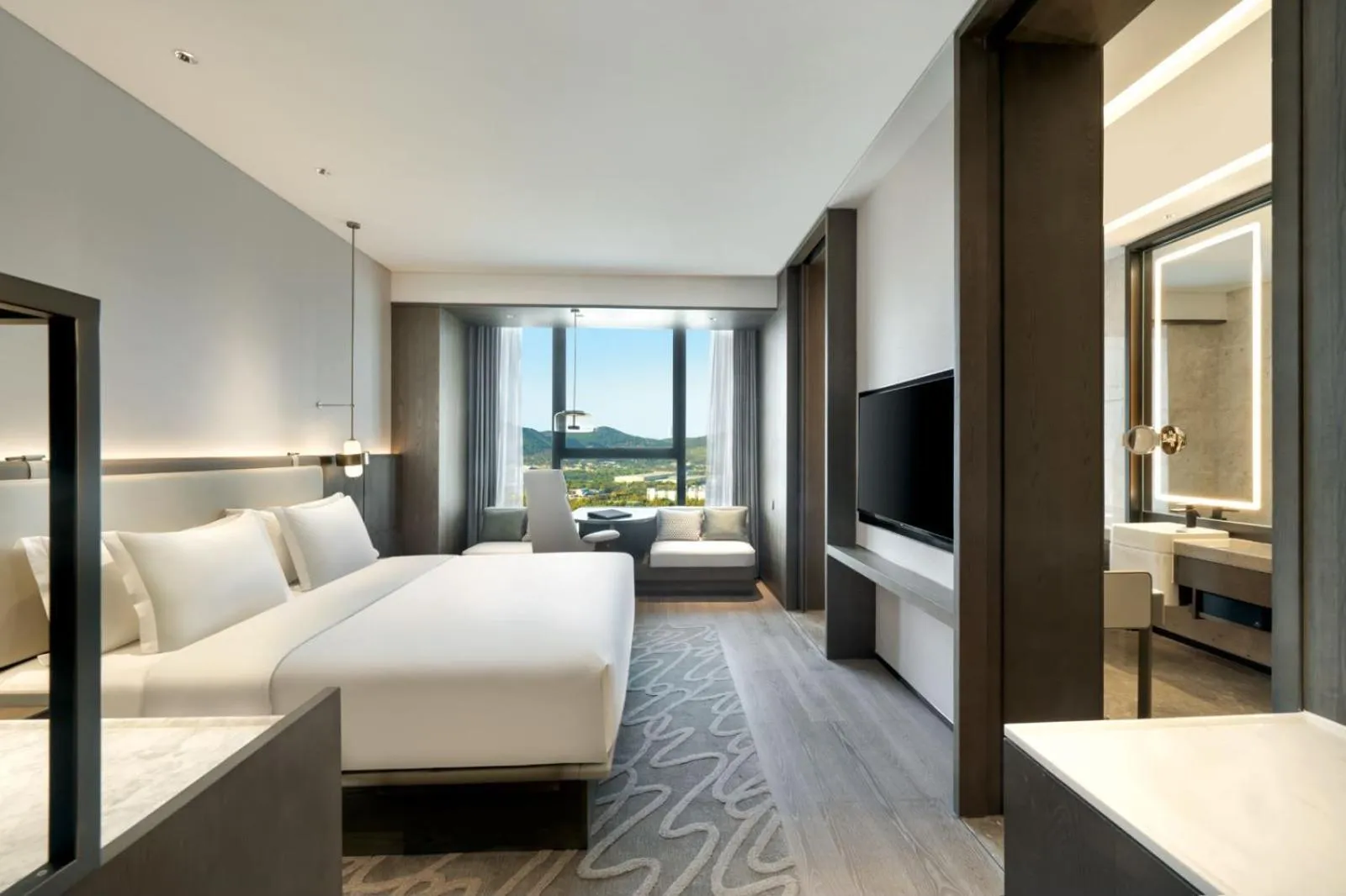 Photo of the whole room, Bed in The Barony Jinan East