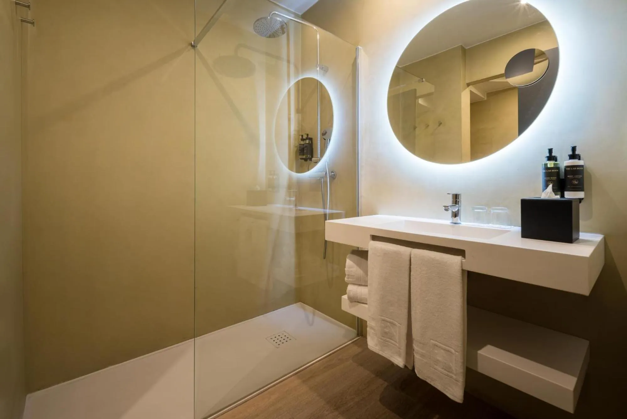 Shower in Eurostars Al-Ándalus Palace